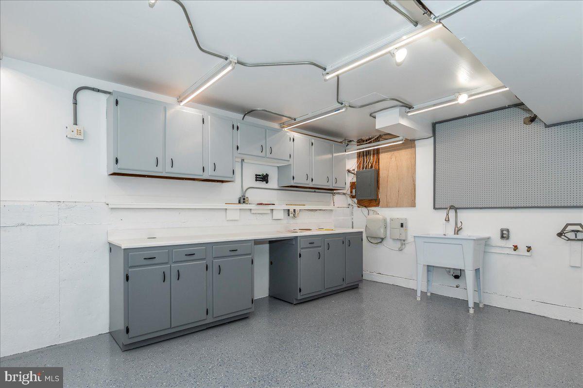 QUINCE ORCHARD MANOR - Residential