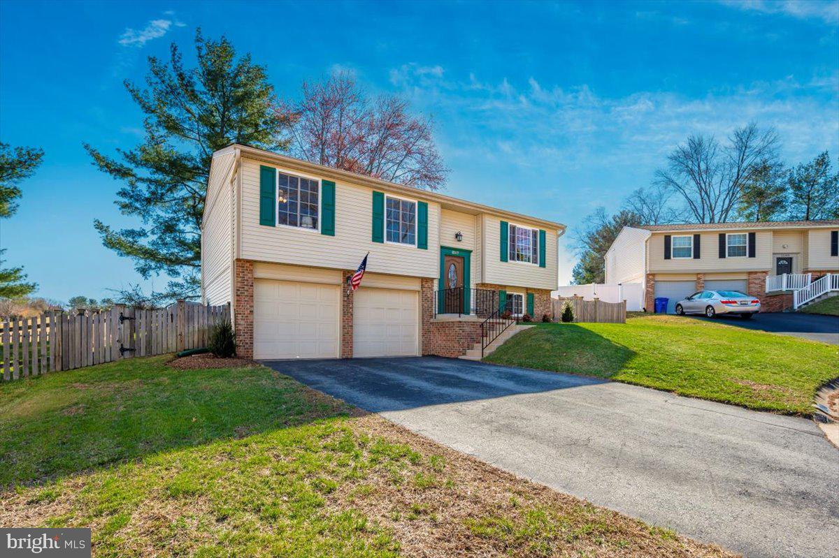 QUINCE ORCHARD MANOR - Residential