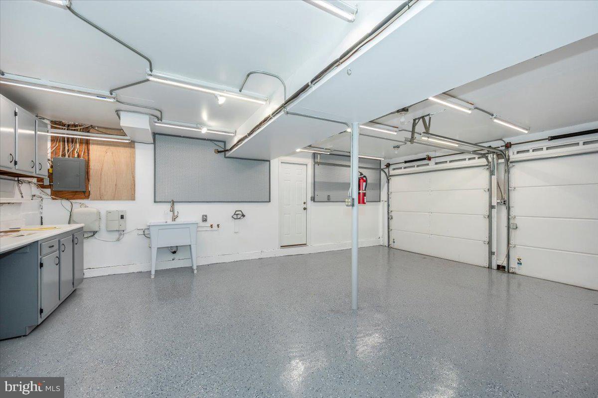 QUINCE ORCHARD MANOR - Residential