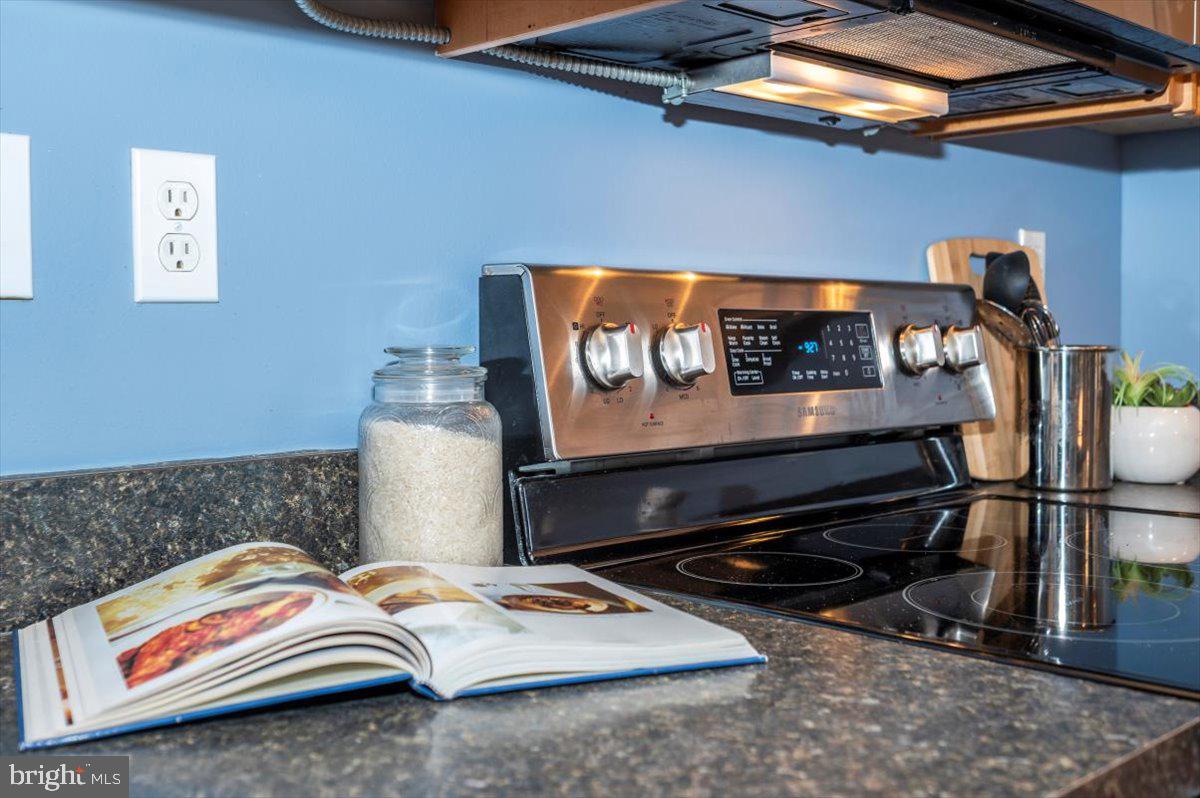 QUINCE ORCHARD MANOR - Residential