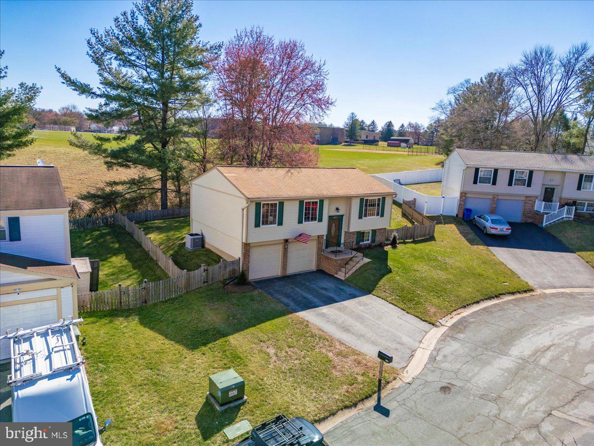 QUINCE ORCHARD MANOR - Residential