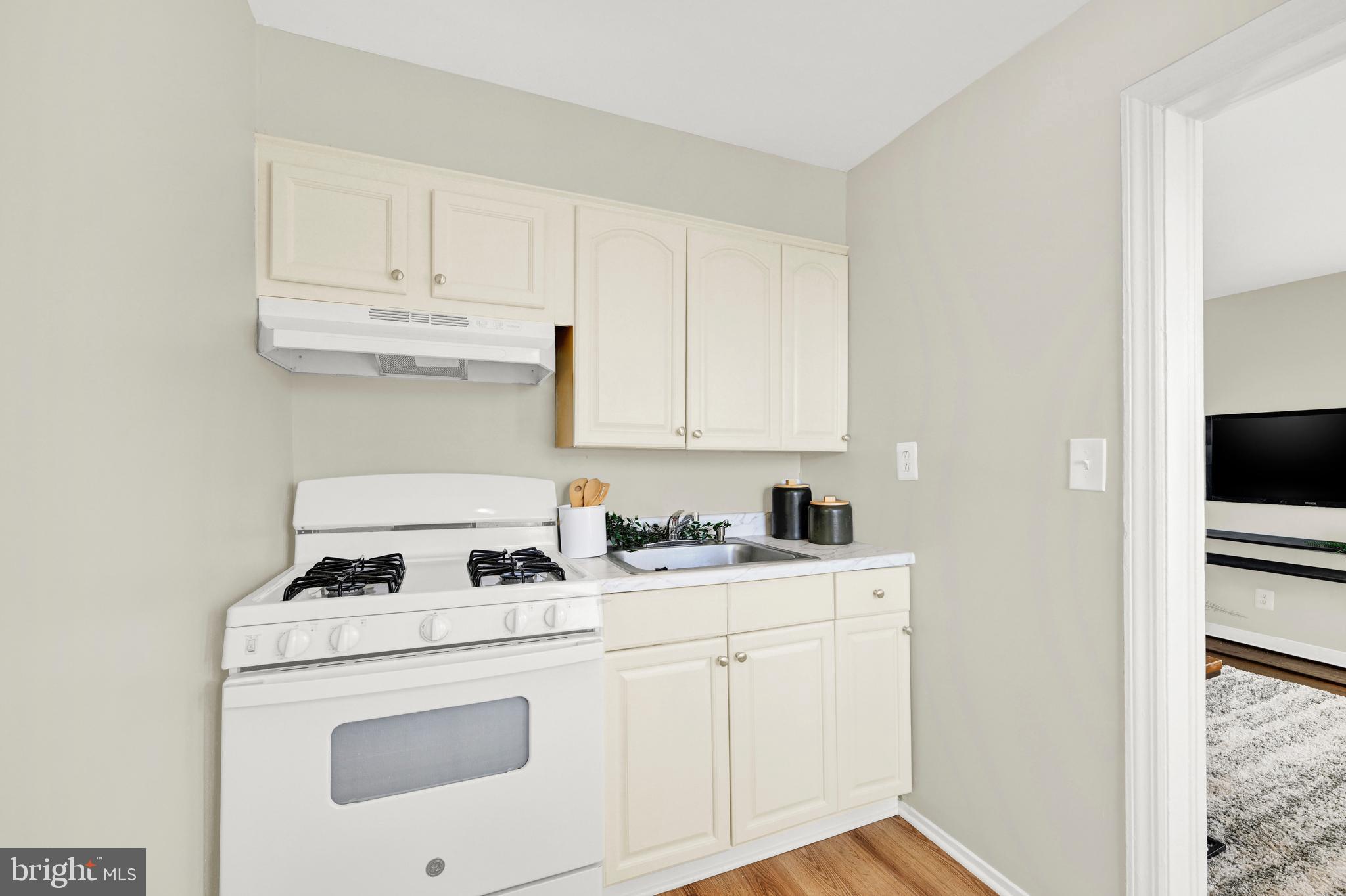 CAMERON VILLAGE - Residential Income