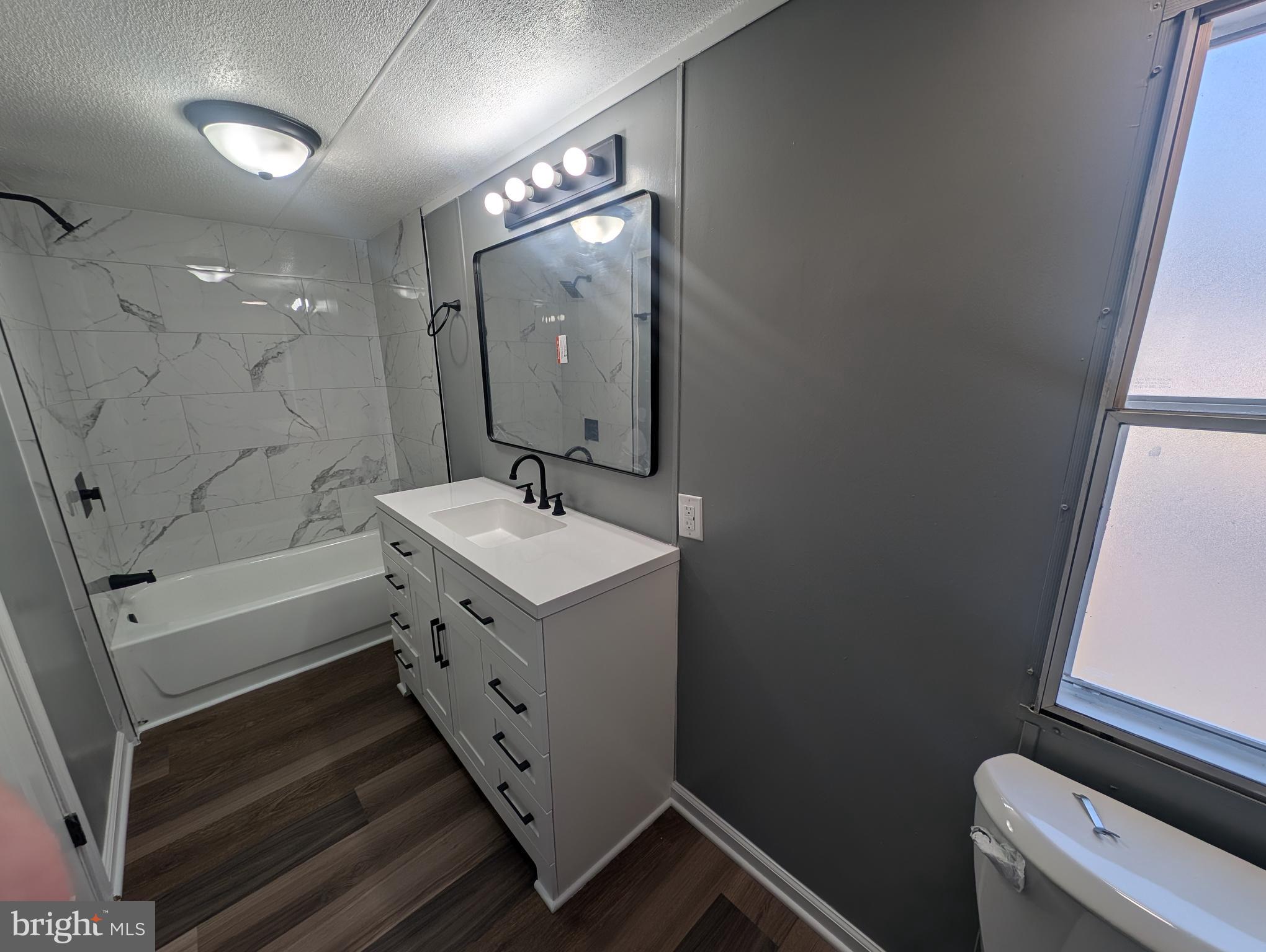 BUSH RIVER MANOR - Residential