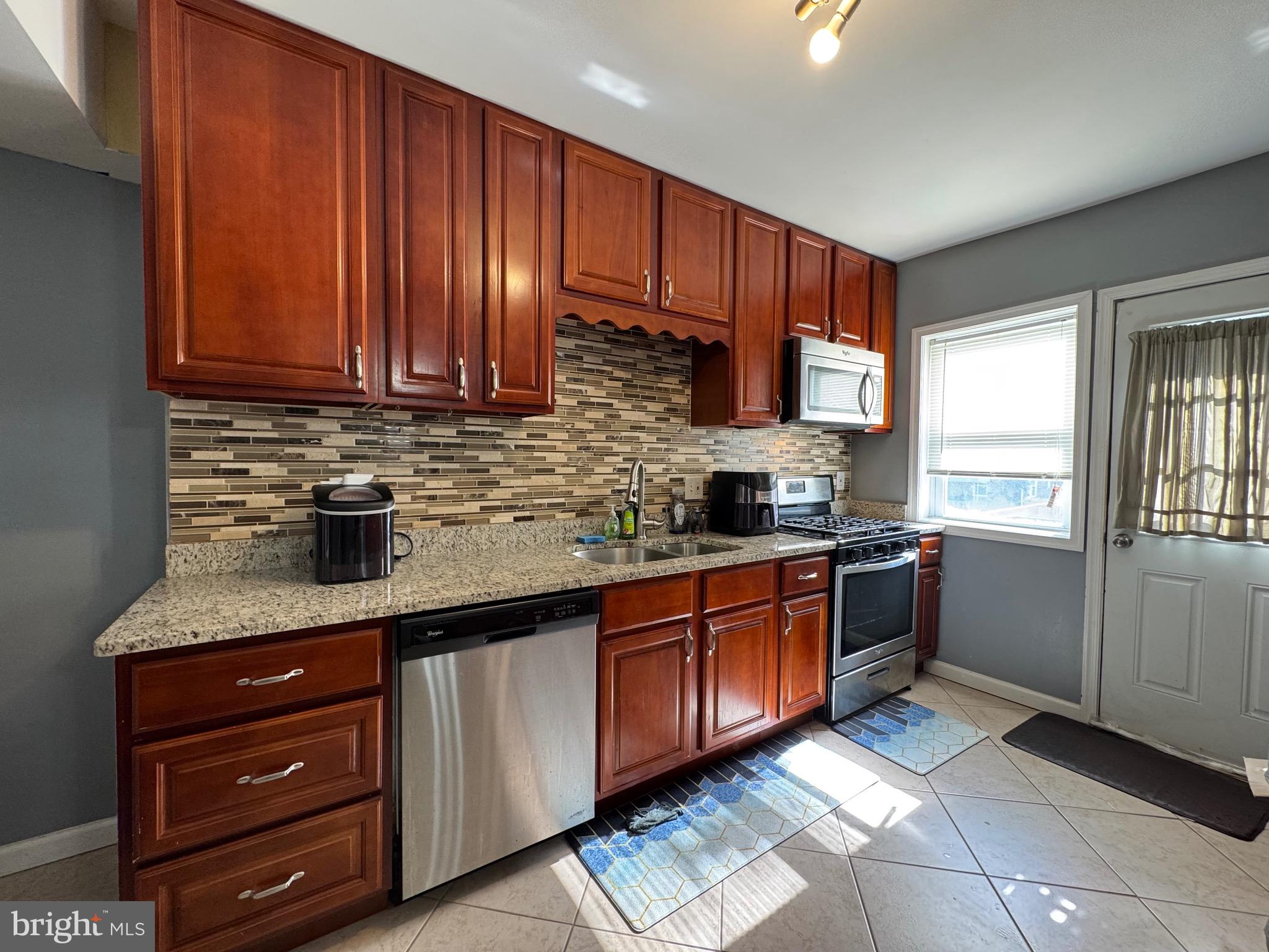 STONEWOOD-PENTWOOD-WINSTON - Residential