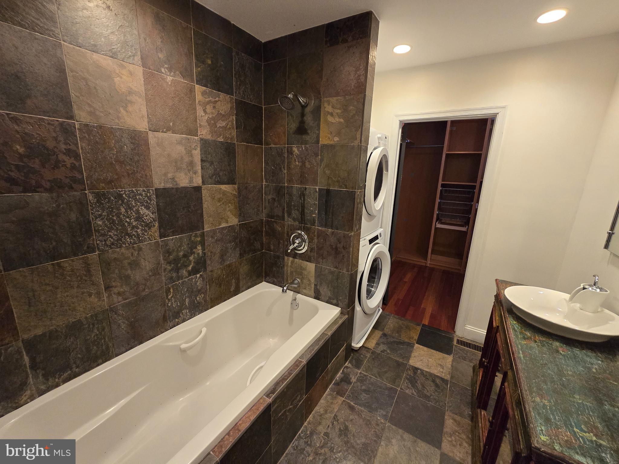 MANAYUNK - Residential Lease