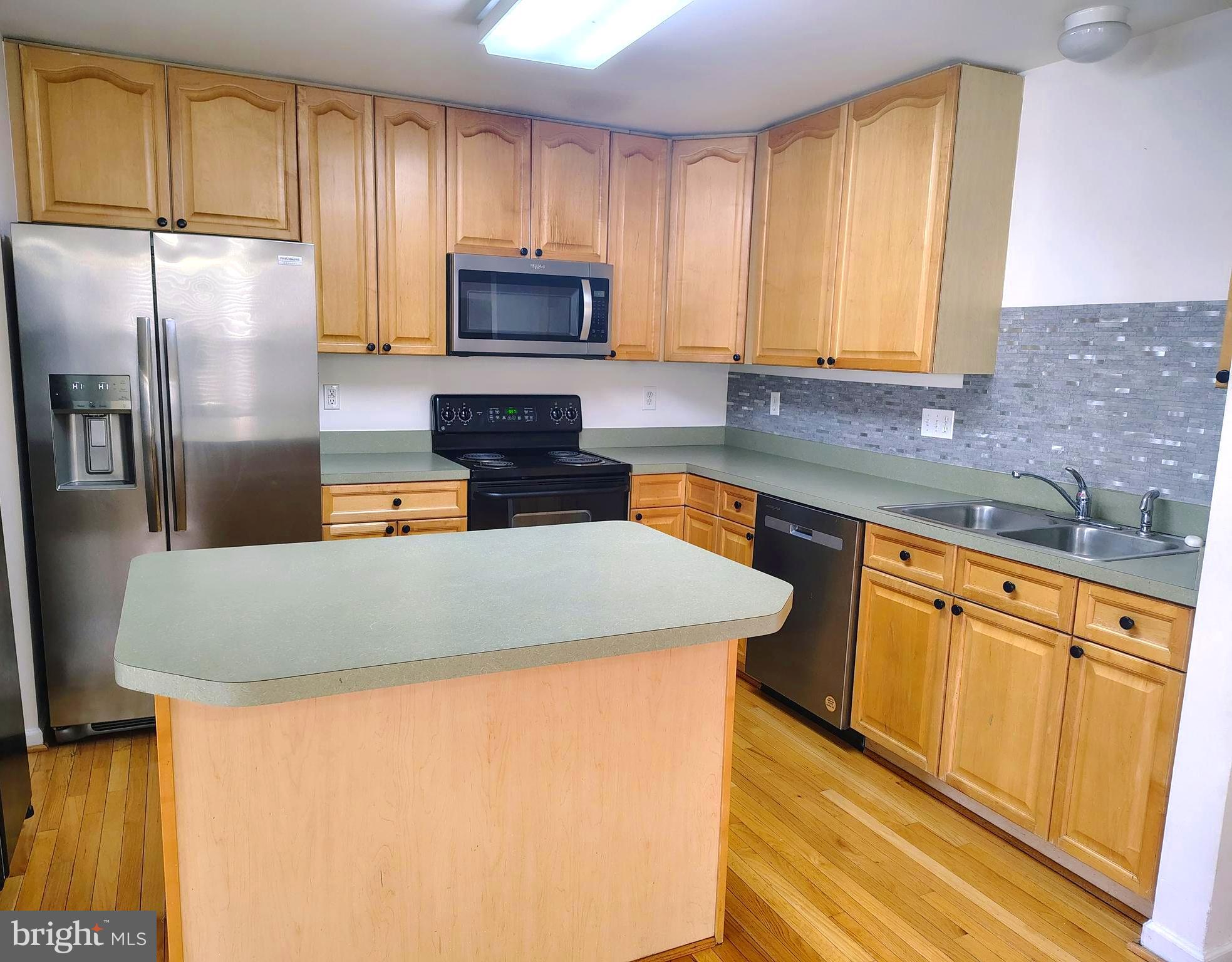 COUNTY GREEN - Residential Lease