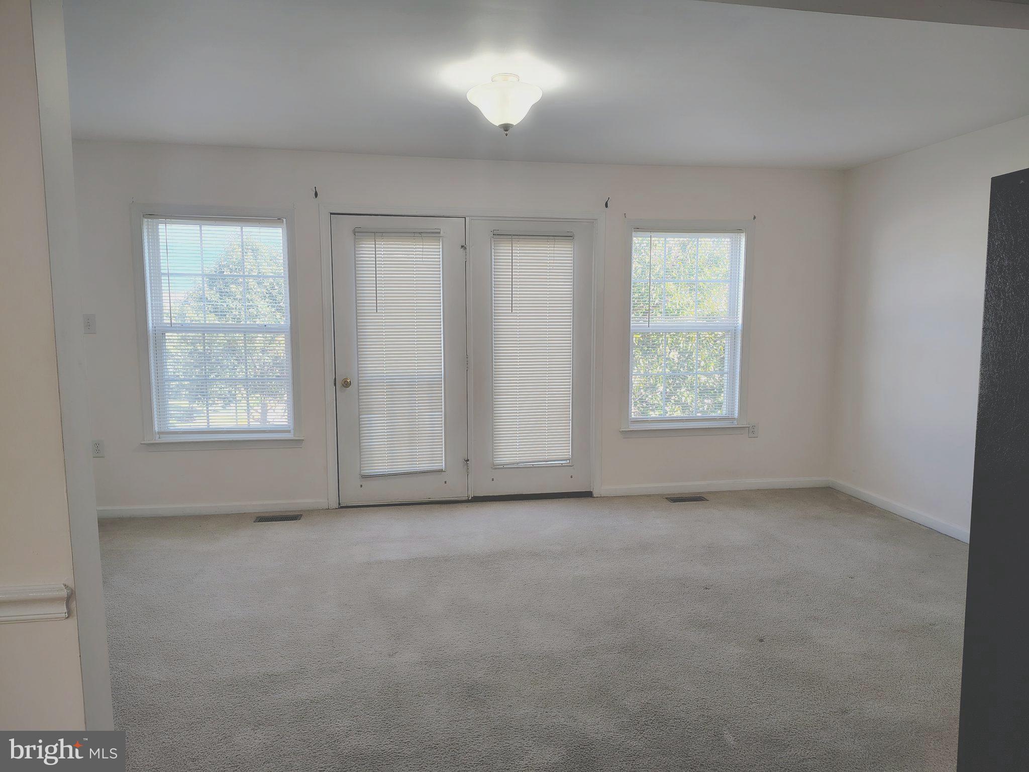 COUNTY GREEN - Residential Lease