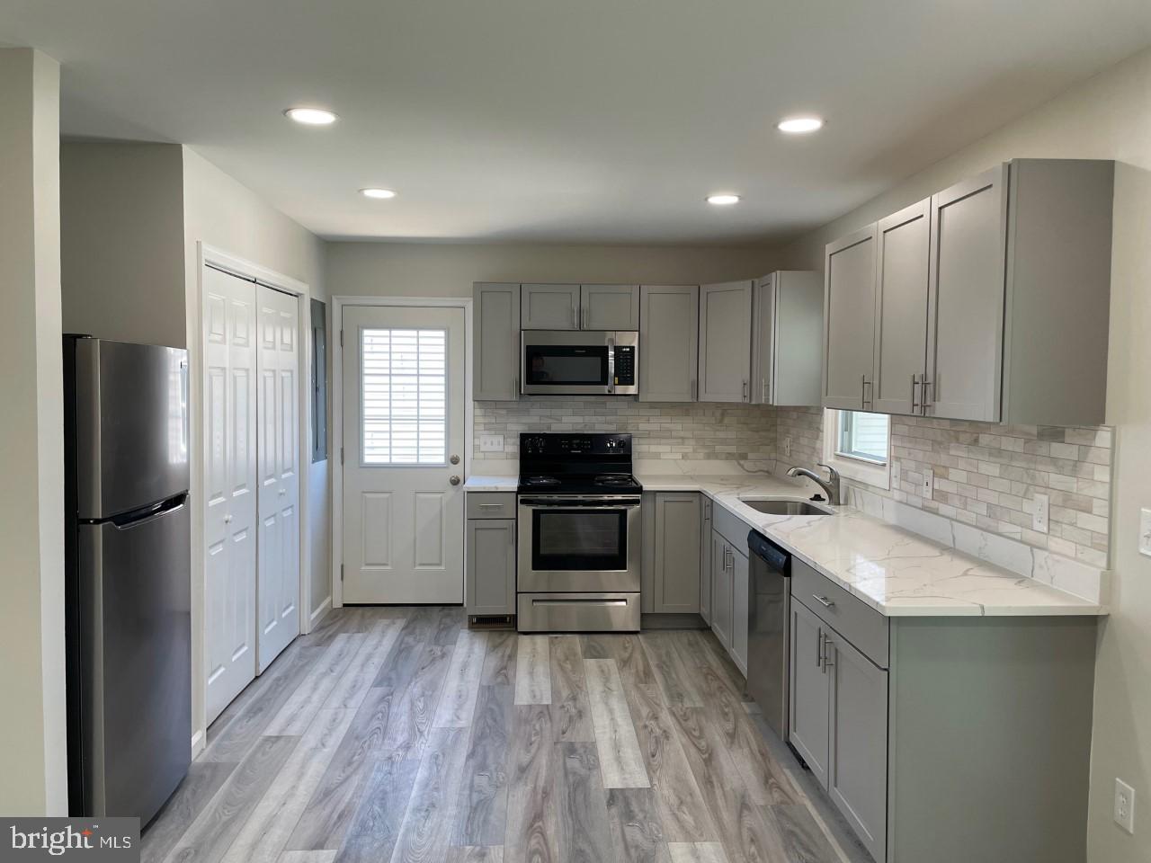 CLOVERFIELDS - Residential Lease