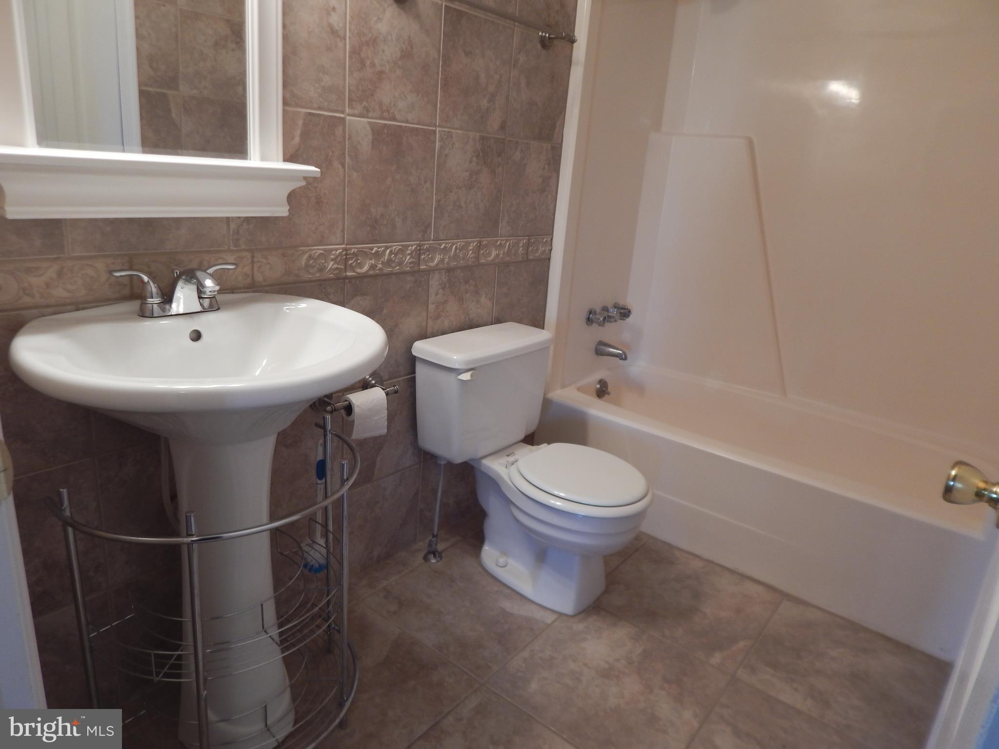 THOMPSON CREEK CONDOS - Residential Lease