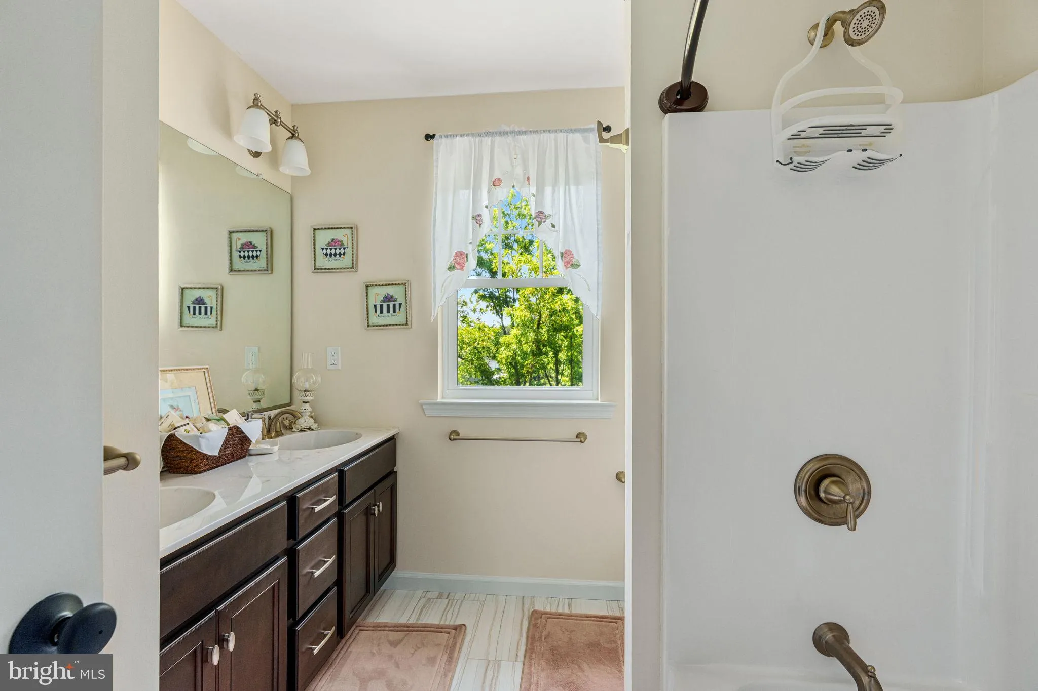 Breinigsville, Pennsylvania 18031, United States, 4 Bedrooms Bedrooms, ,3 BathroomsBathrooms,Residential,Pending,184873