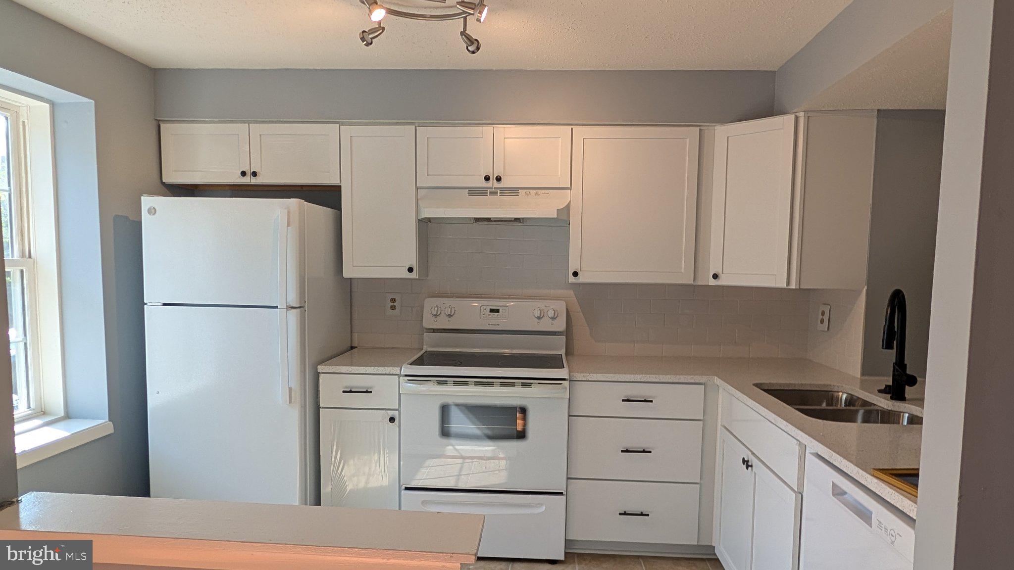 6844 HEATHERWAY COURT