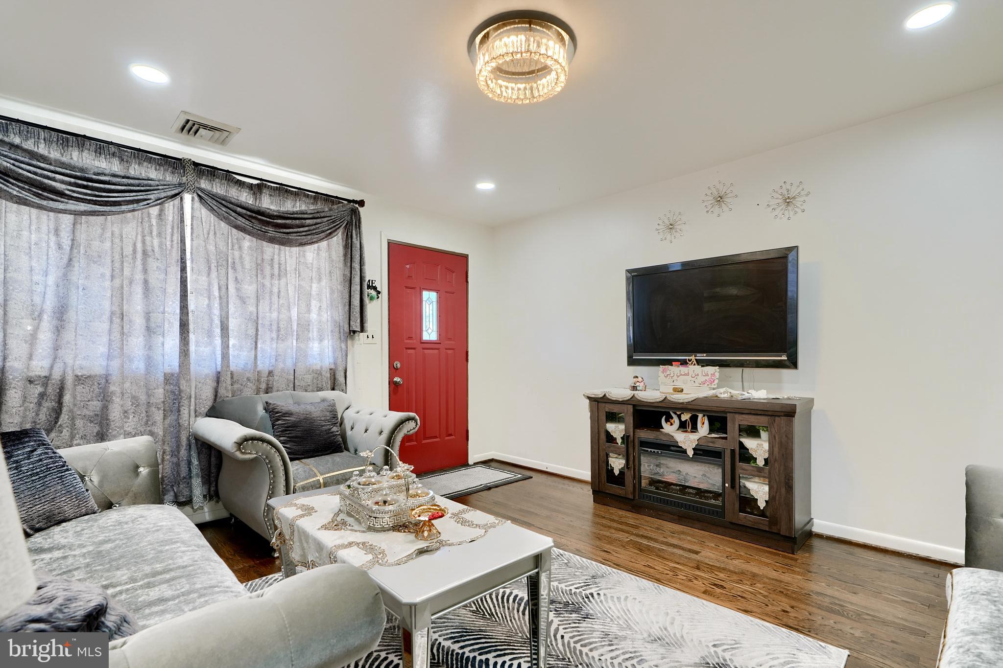 FULLERTON HEIGHTS - Residential