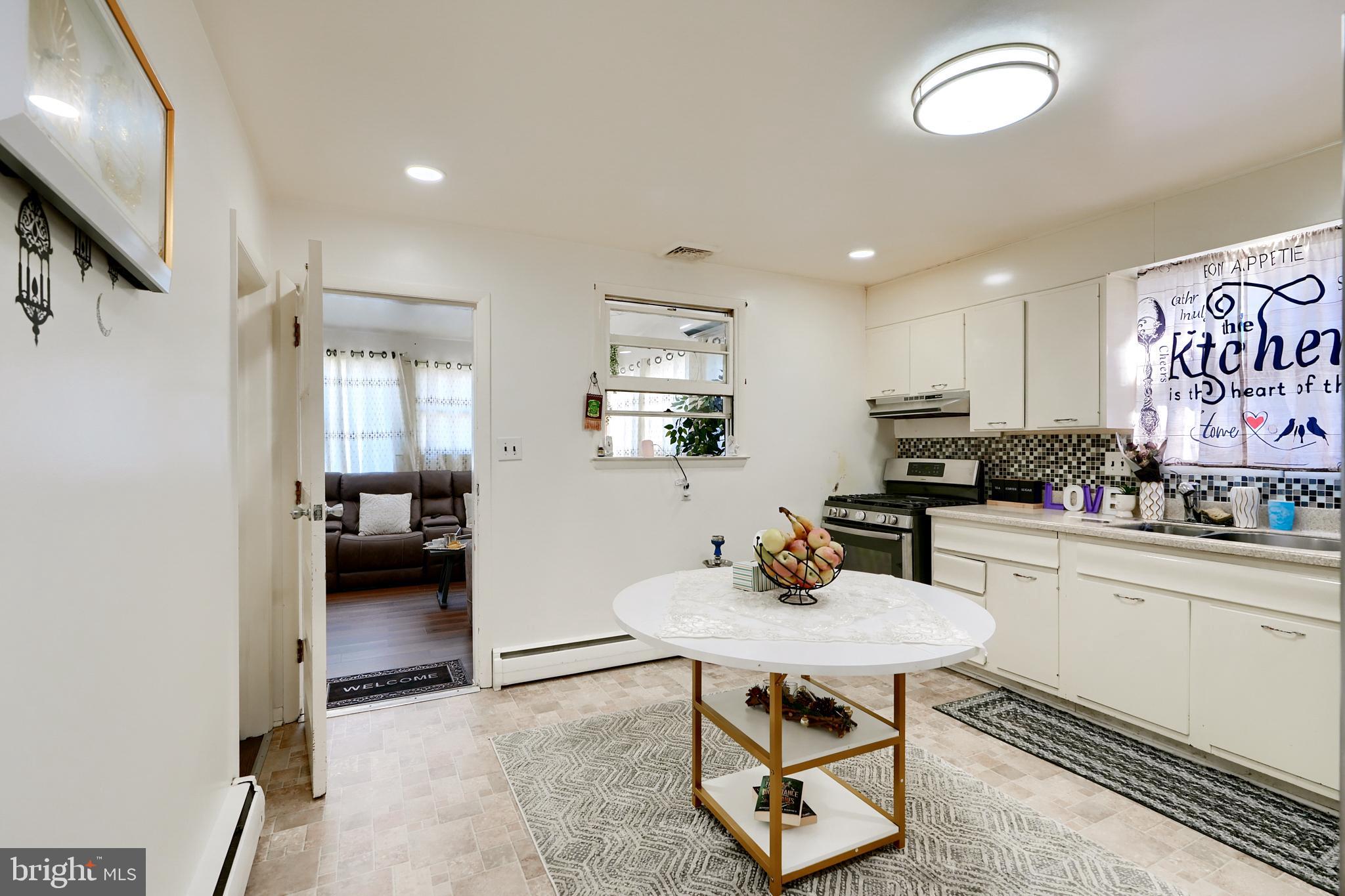 FULLERTON HEIGHTS - Residential