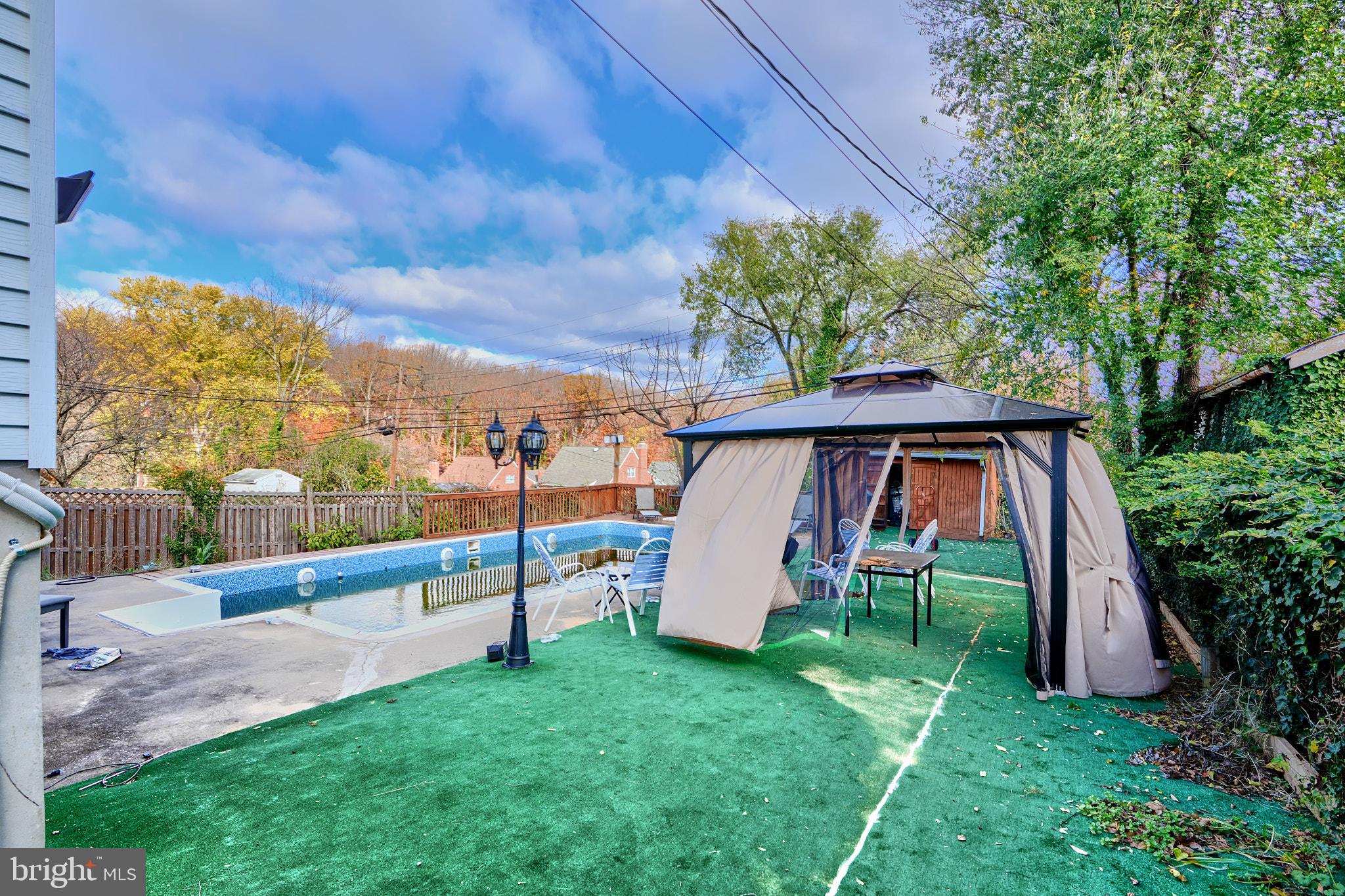 24 FULLERTON HEIGHTS AVENUE