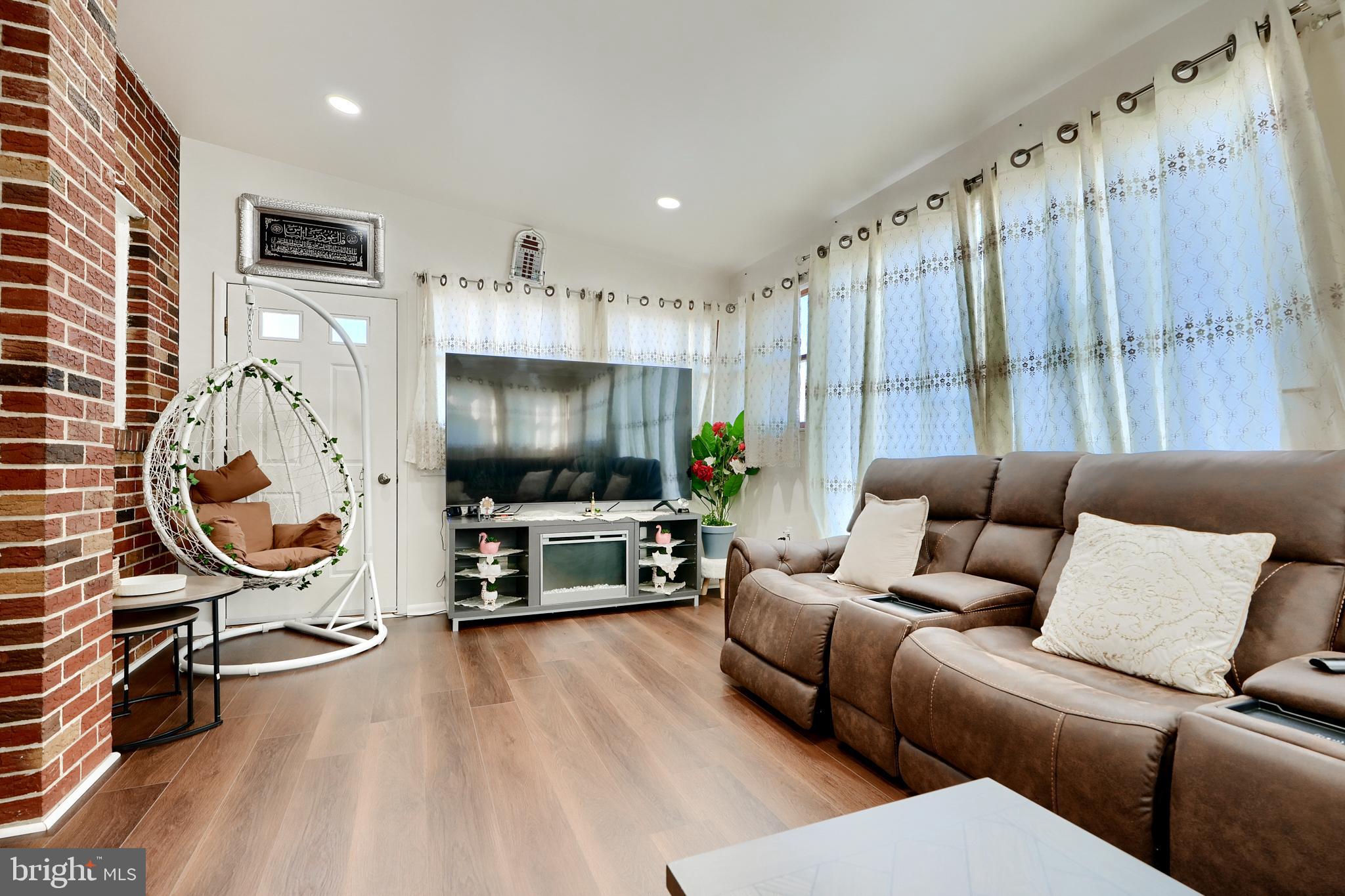 FULLERTON HEIGHTS - Residential