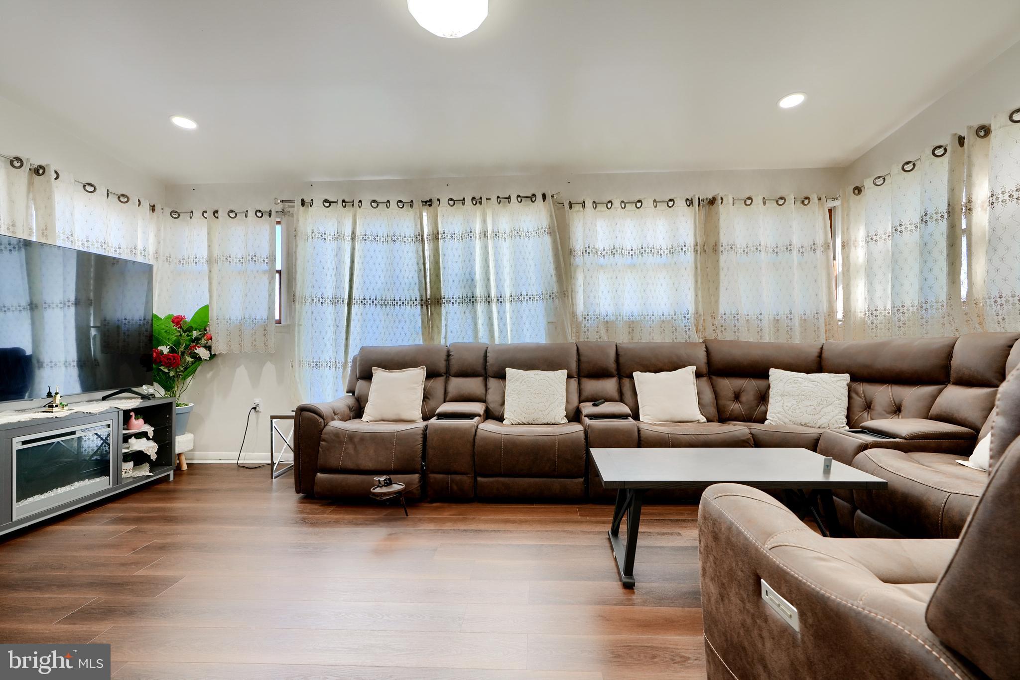 FULLERTON HEIGHTS - Residential