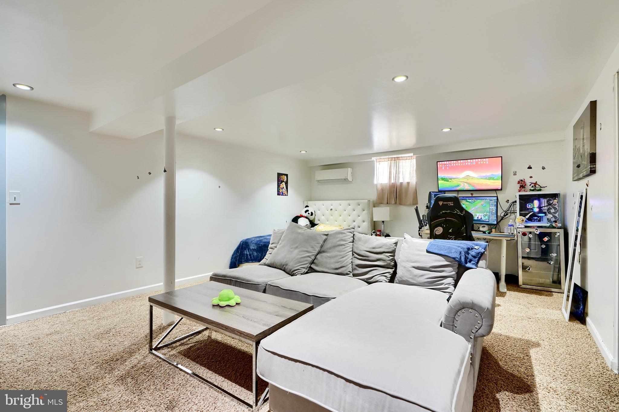 FULLERTON HEIGHTS - Residential