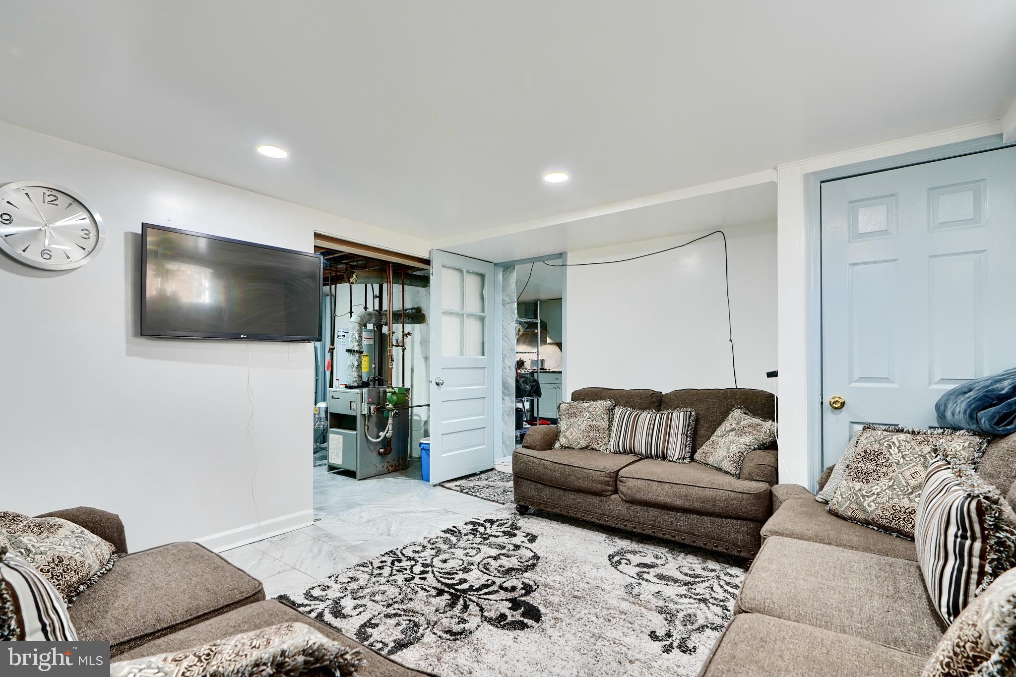 FULLERTON HEIGHTS - Residential