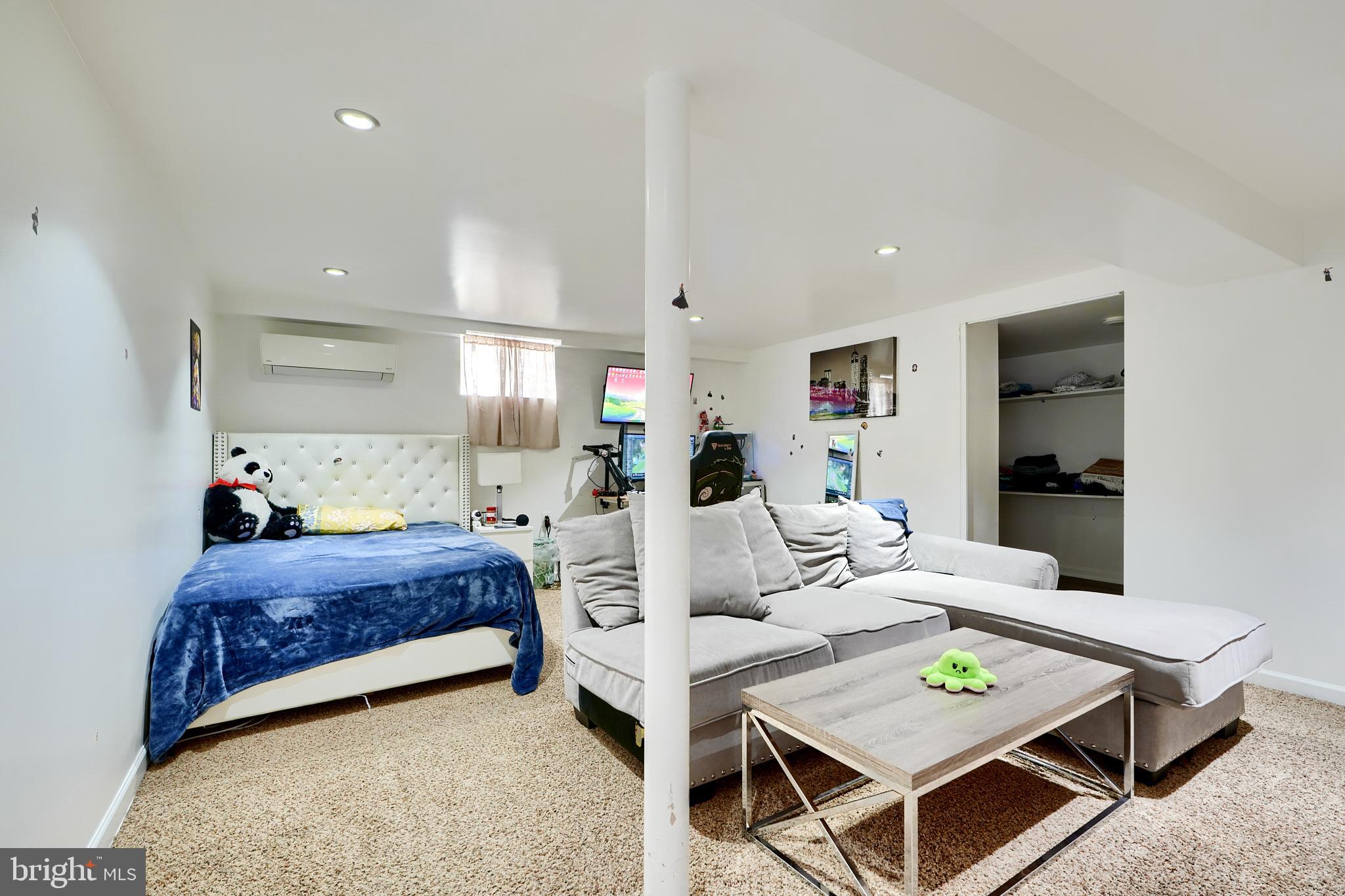 FULLERTON HEIGHTS - Residential