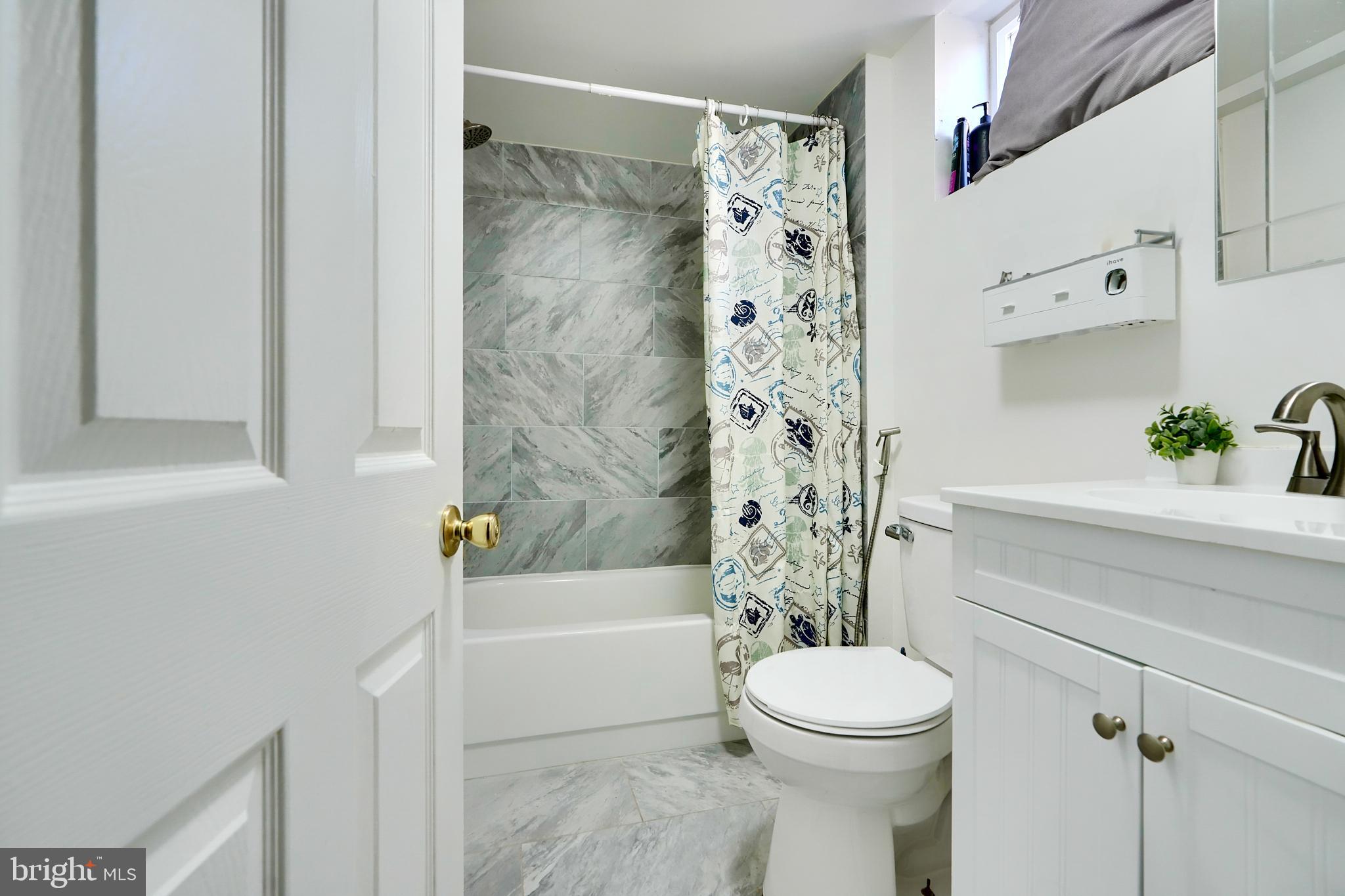 FULLERTON HEIGHTS - Residential