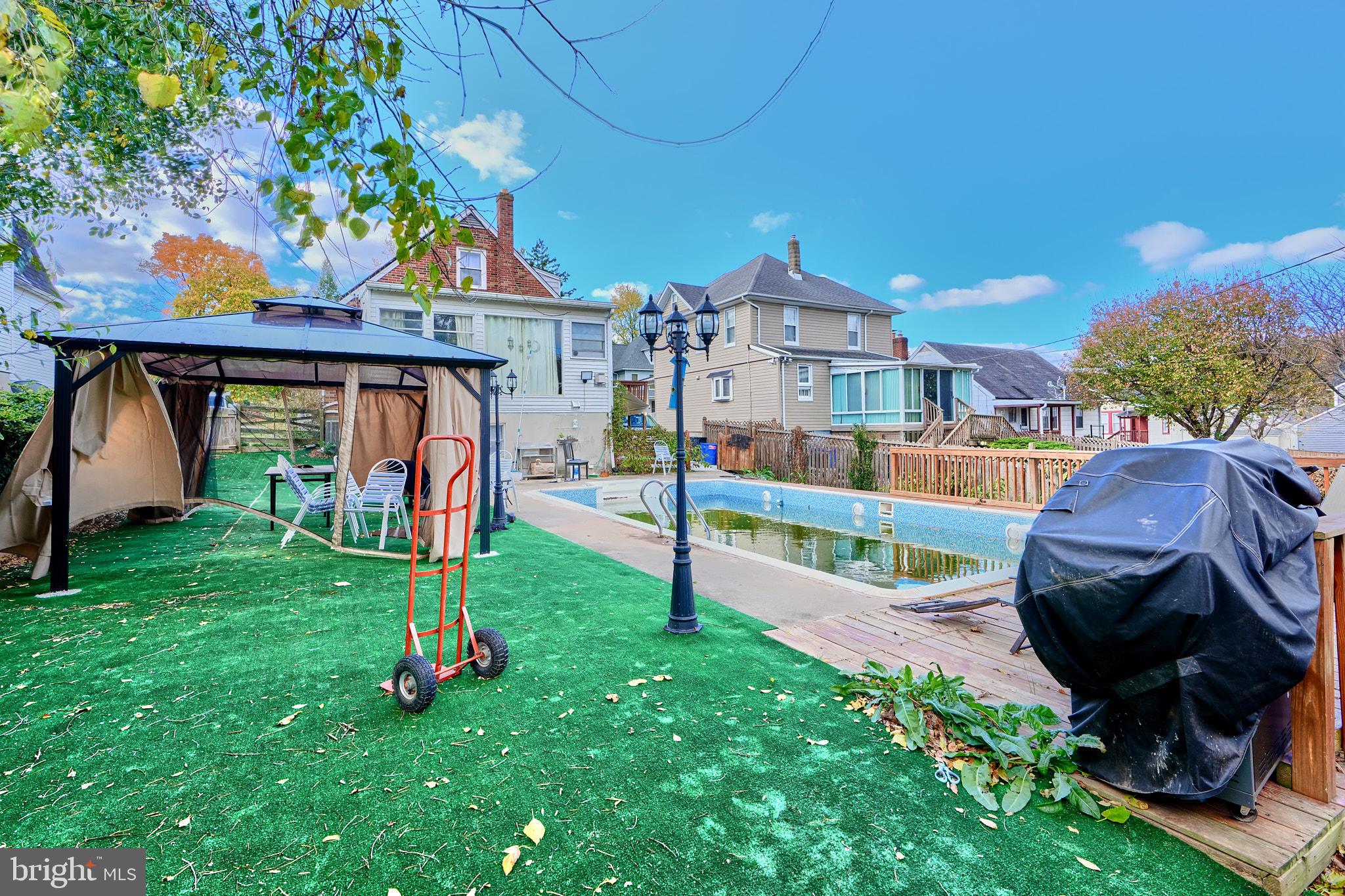 FULLERTON HEIGHTS - Residential