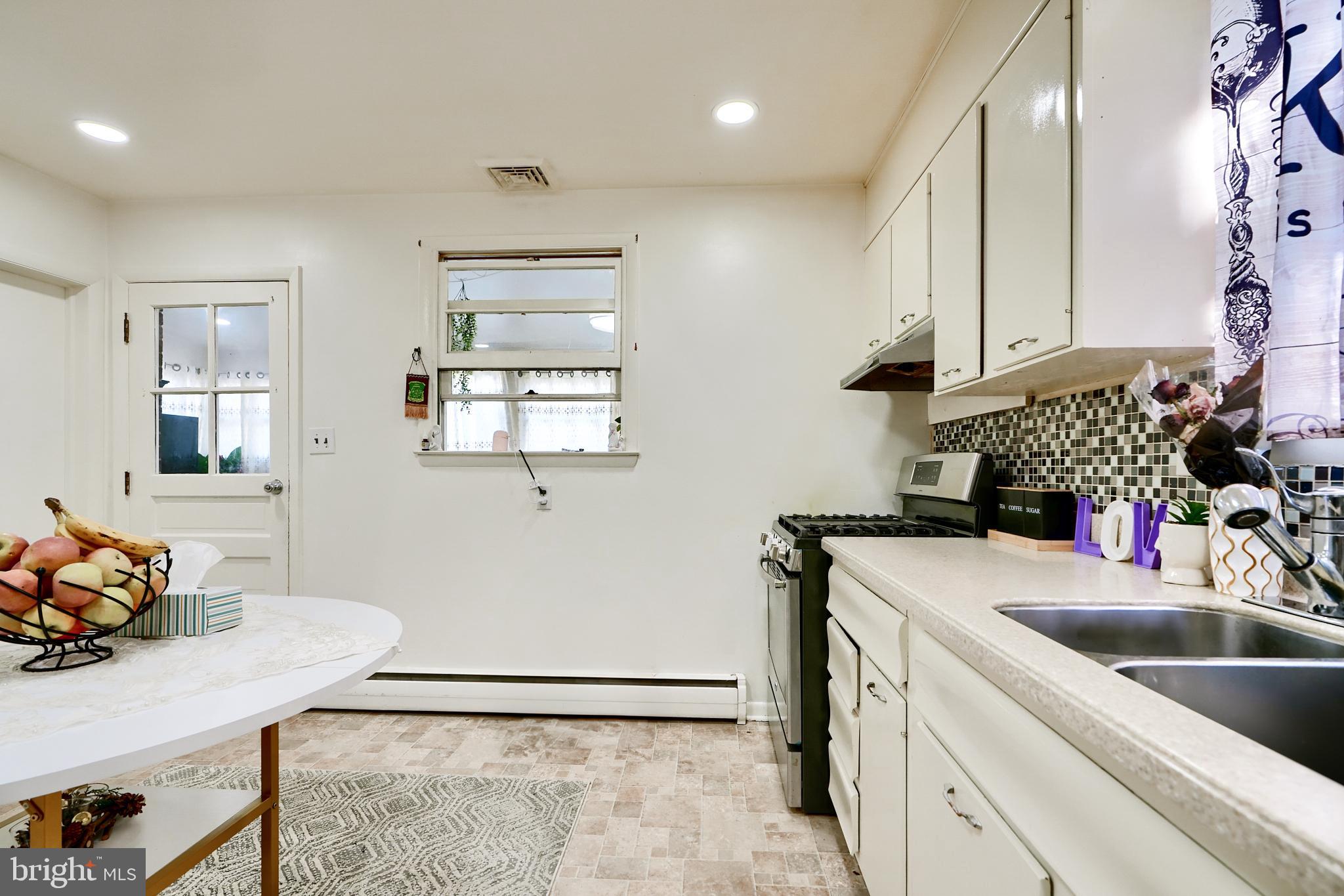 FULLERTON HEIGHTS - Residential