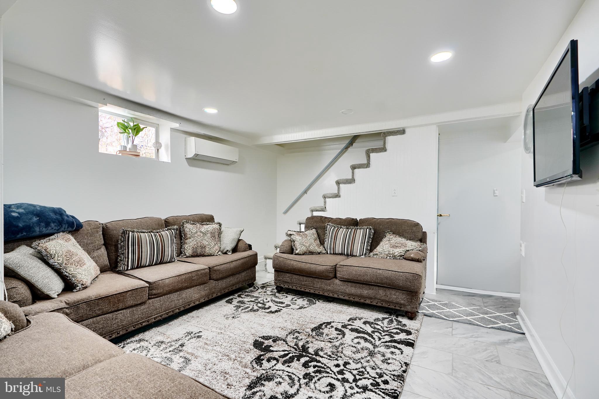 FULLERTON HEIGHTS - Residential