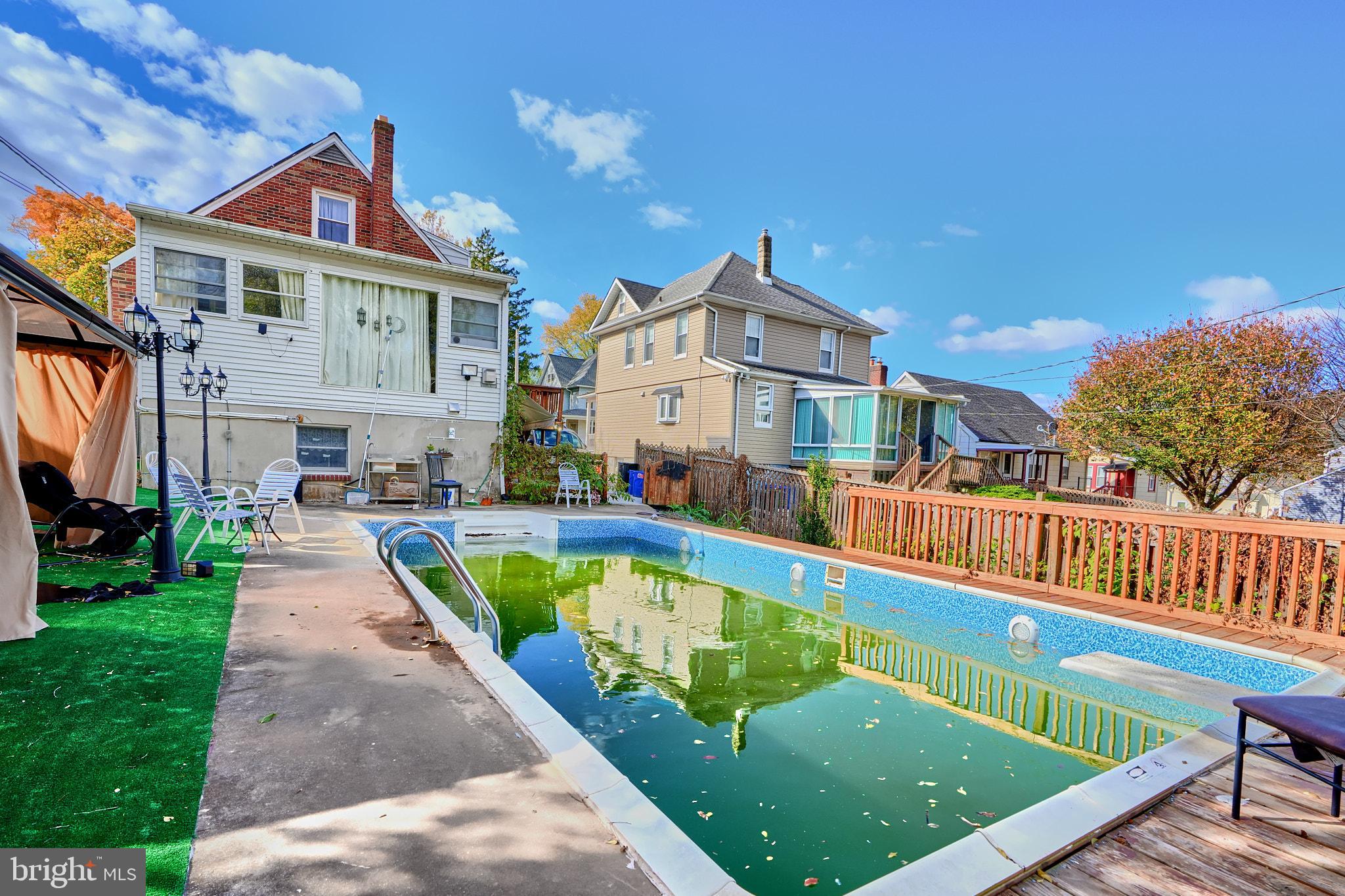 FULLERTON HEIGHTS - Residential