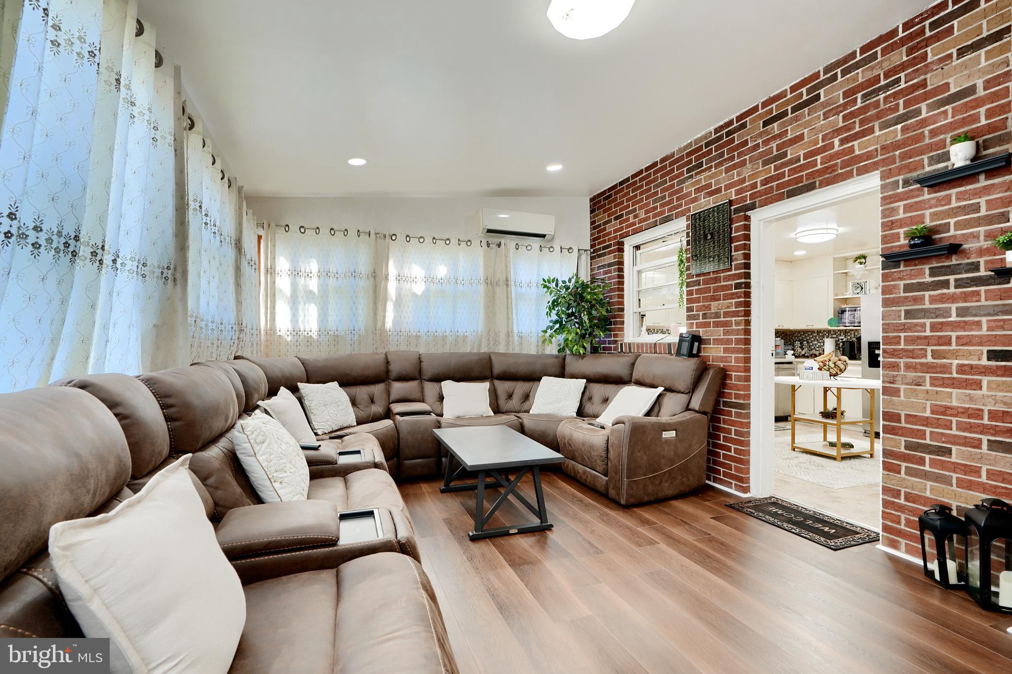 FULLERTON HEIGHTS - Residential