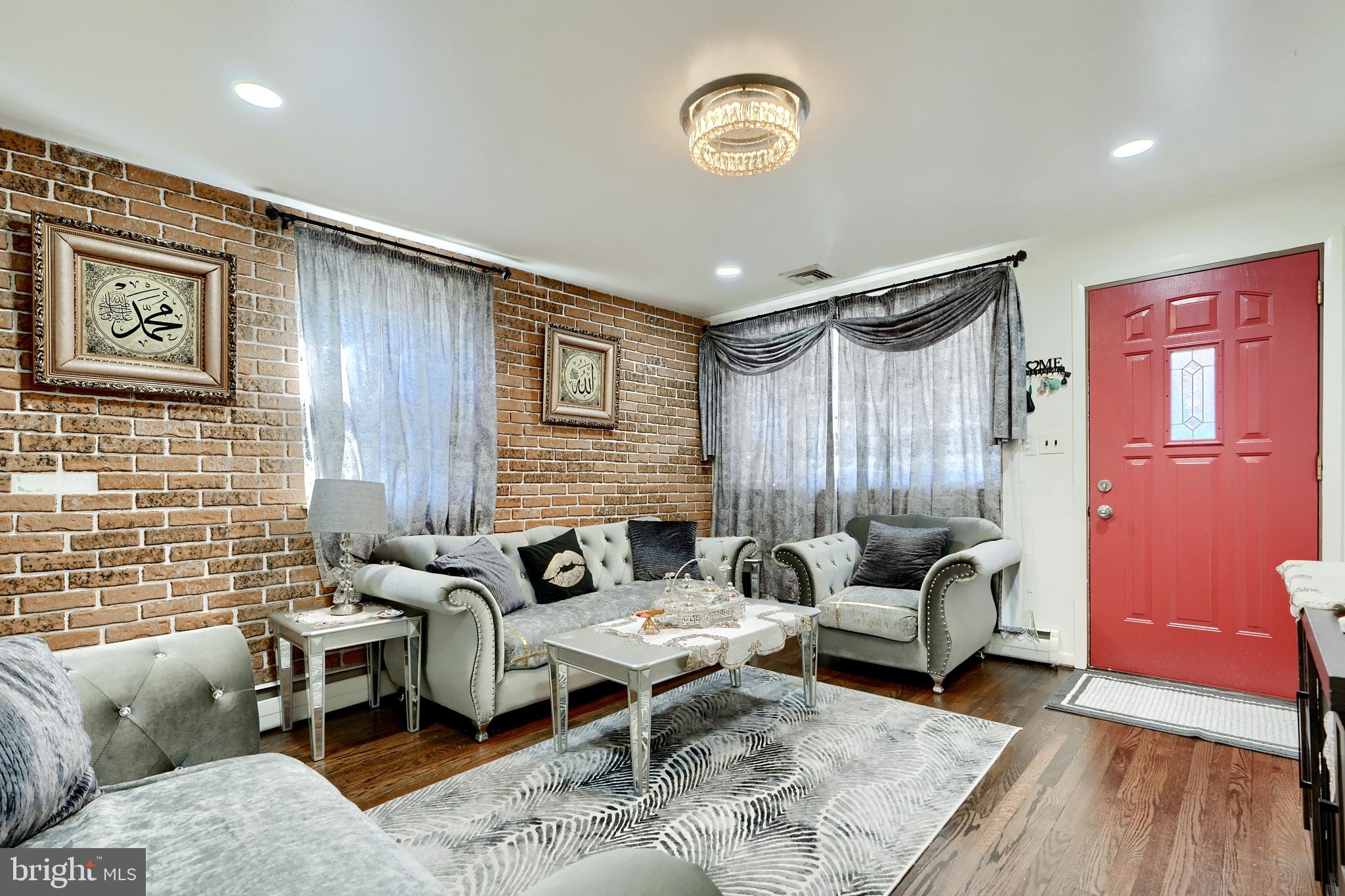 FULLERTON HEIGHTS - Residential