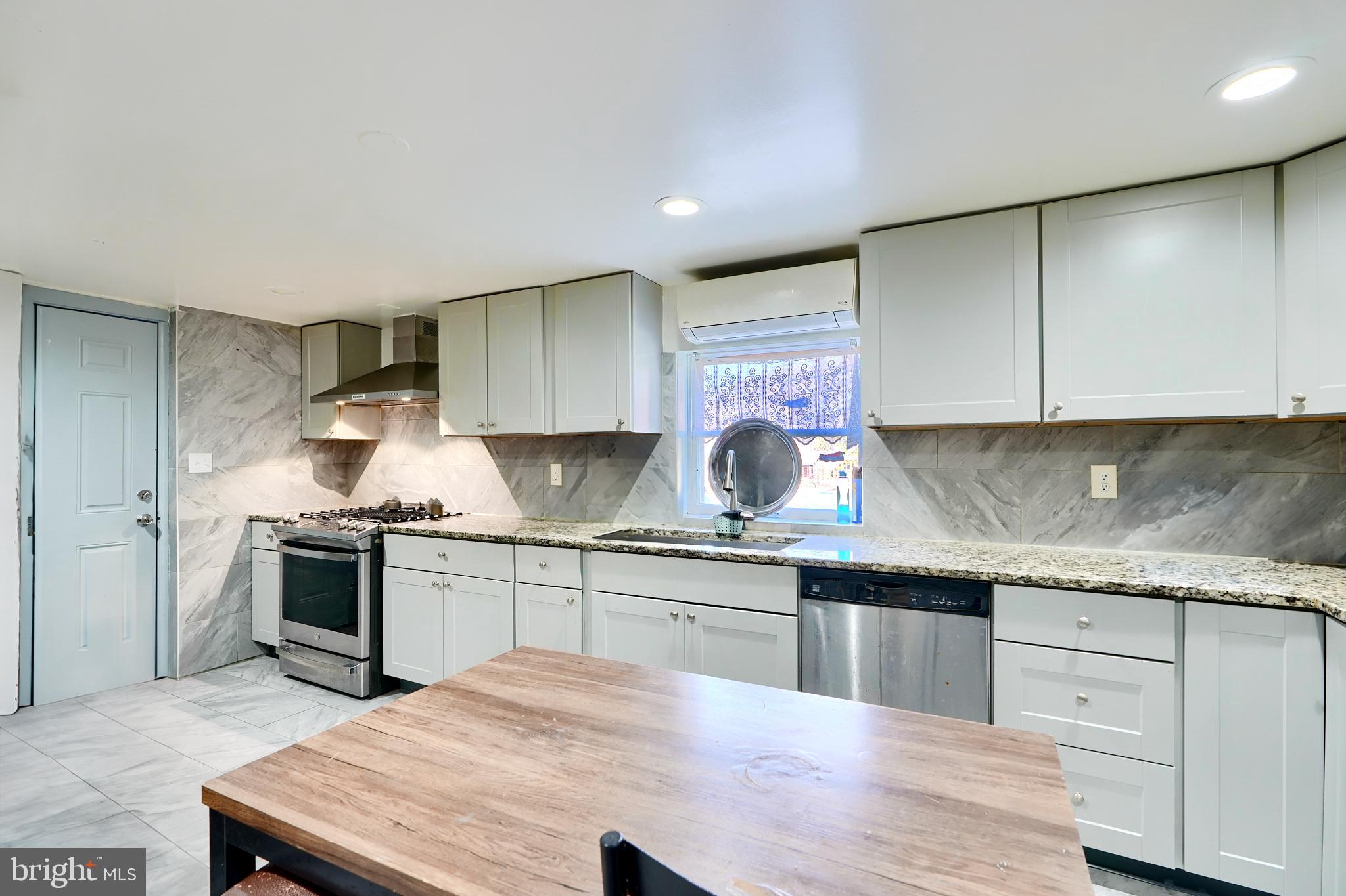 FULLERTON HEIGHTS - Residential