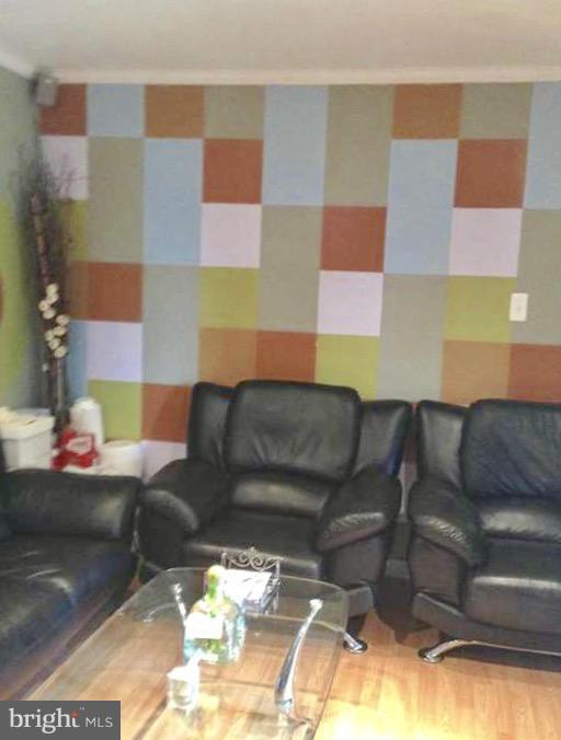 BURGUNDY VILLAGE - Residential