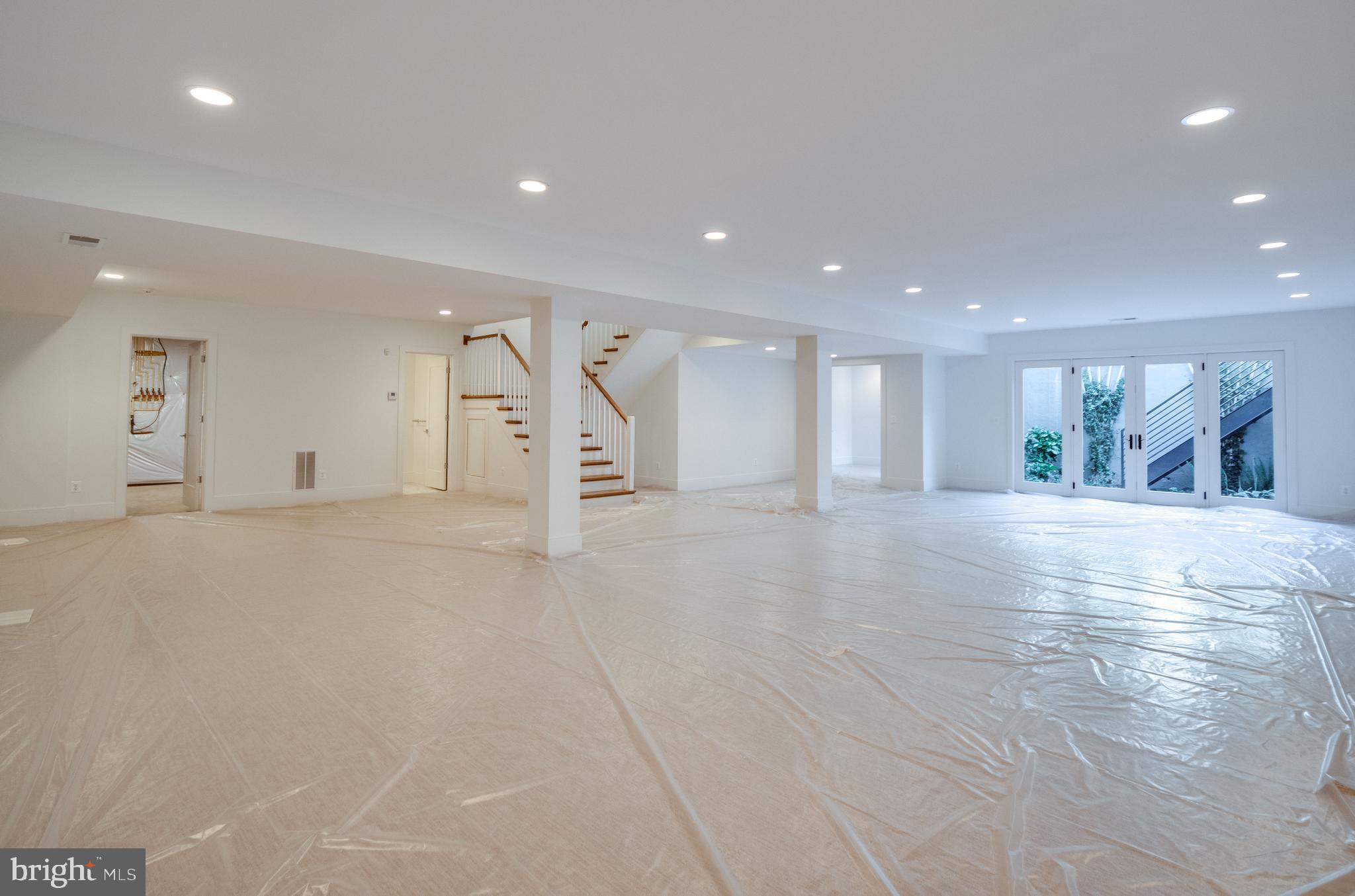 VIENNA WOODS - Residential