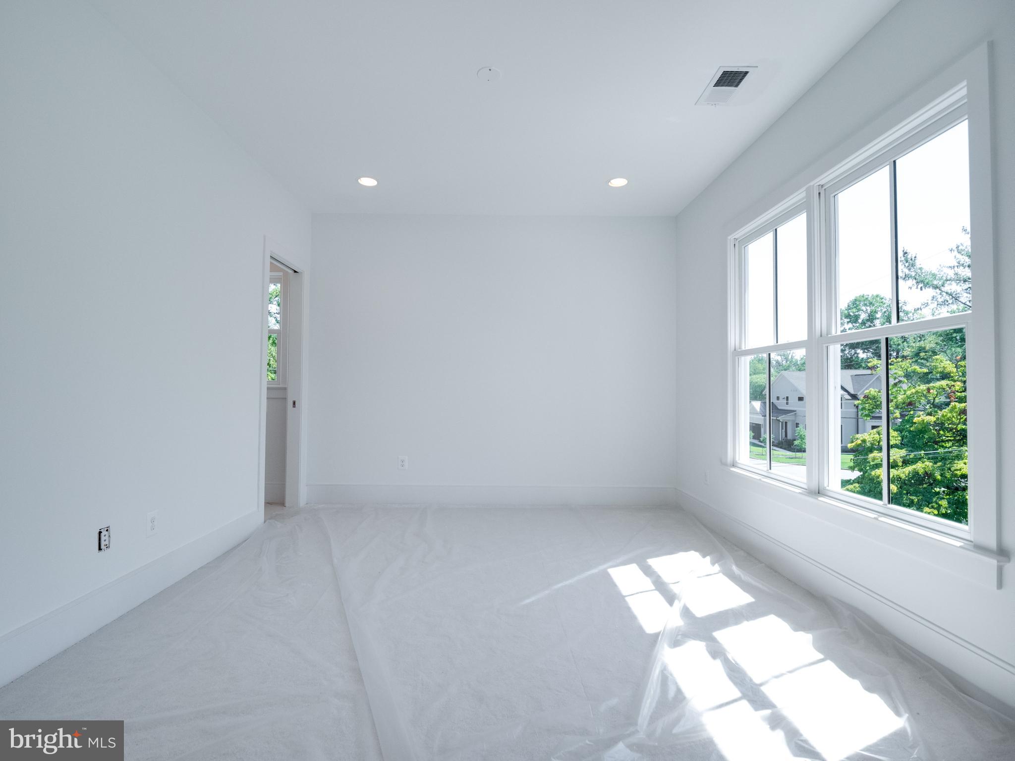 VIENNA WOODS - Residential