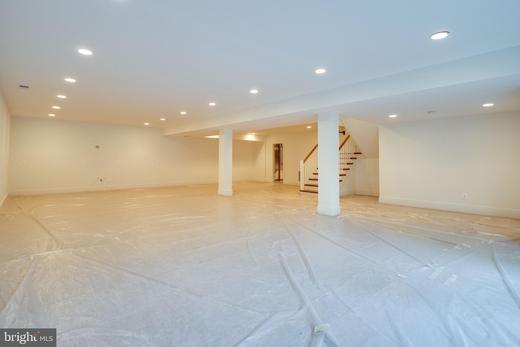 VIENNA WOODS - Residential