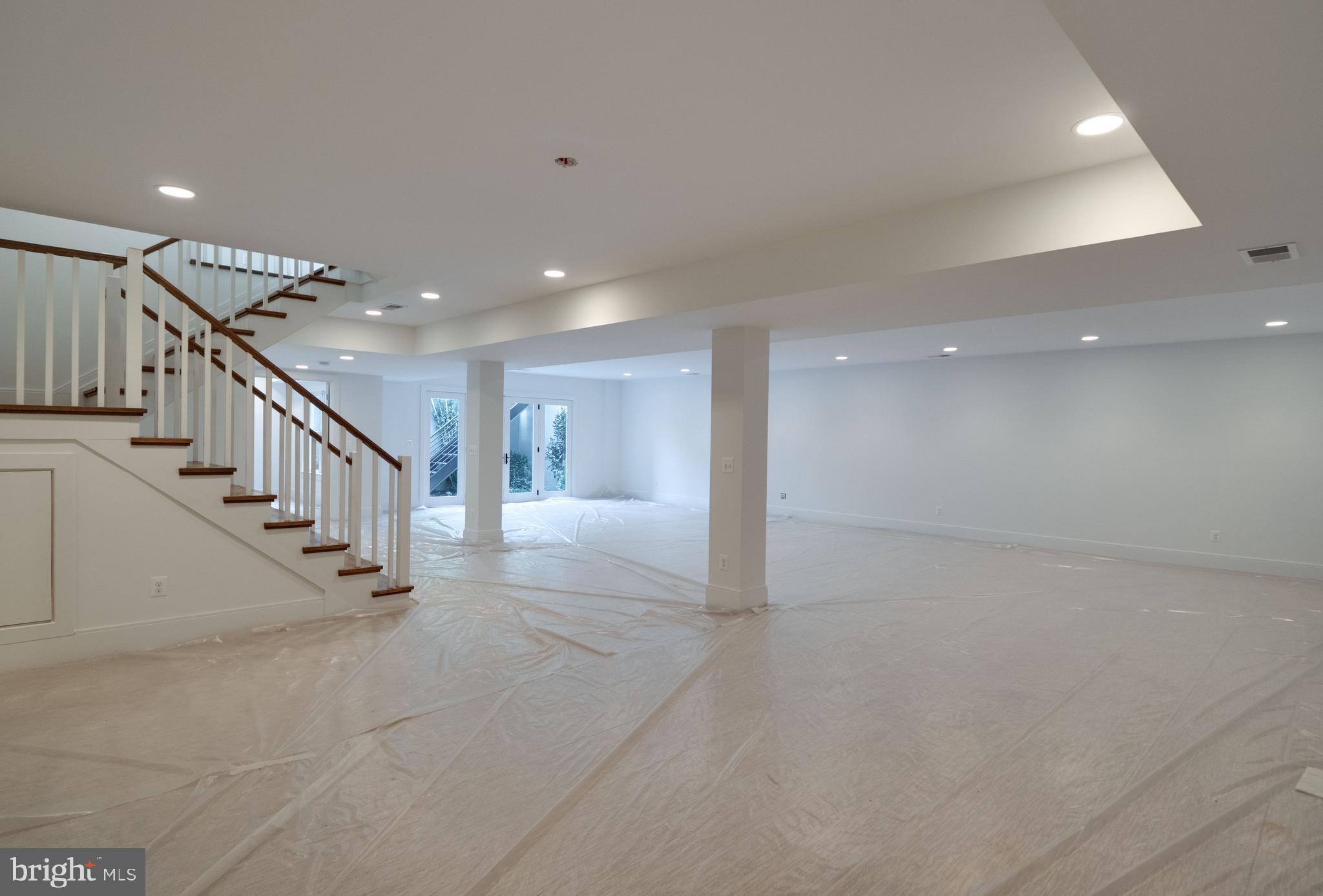 VIENNA WOODS - Residential