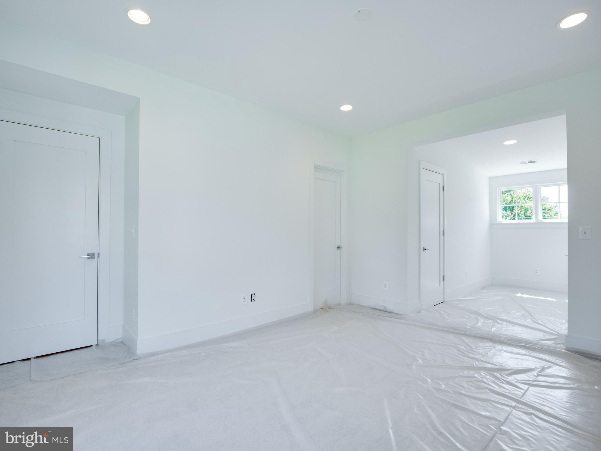 VIENNA WOODS - Residential