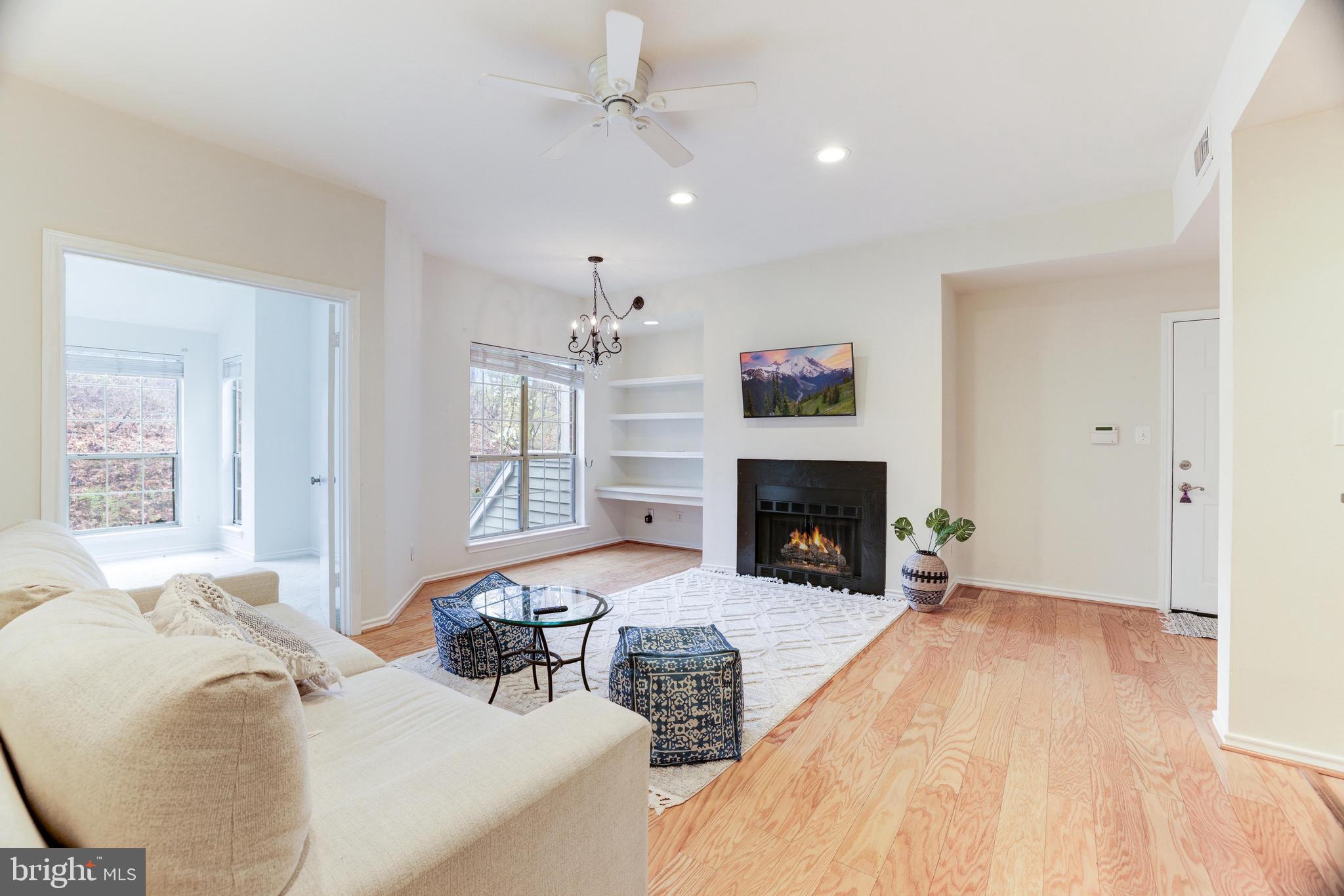 PENDERBROOK SQUARE CONDOMINIUMS - Residential Lease