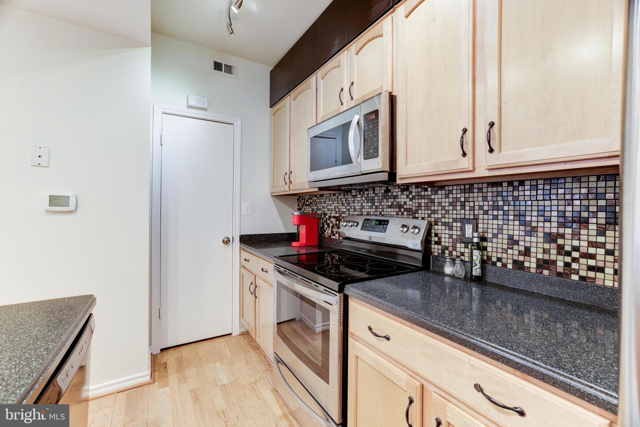 PENDERBROOK SQUARE CONDOMINIUMS - Residential Lease