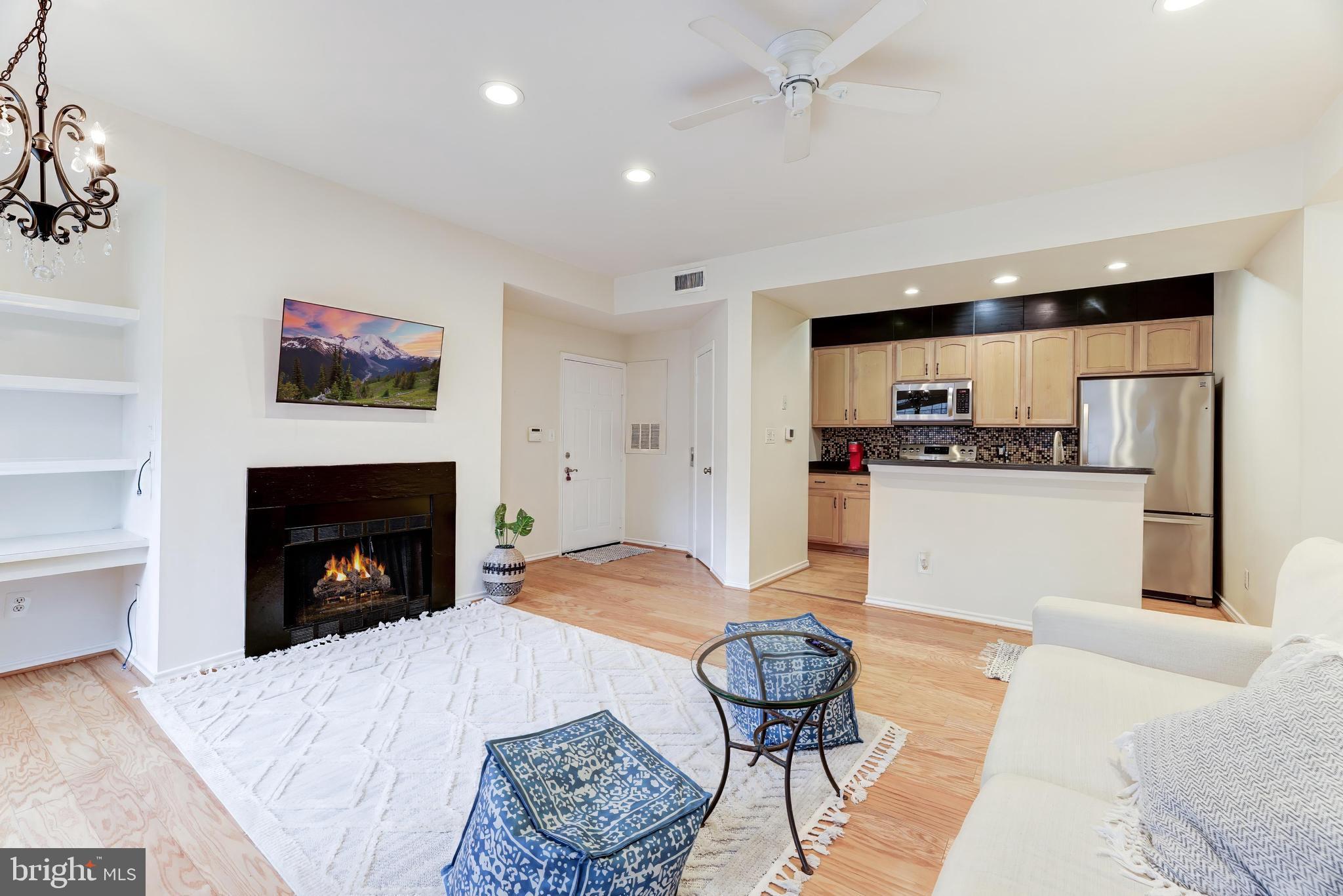 PENDERBROOK SQUARE CONDOMINIUMS - Residential Lease