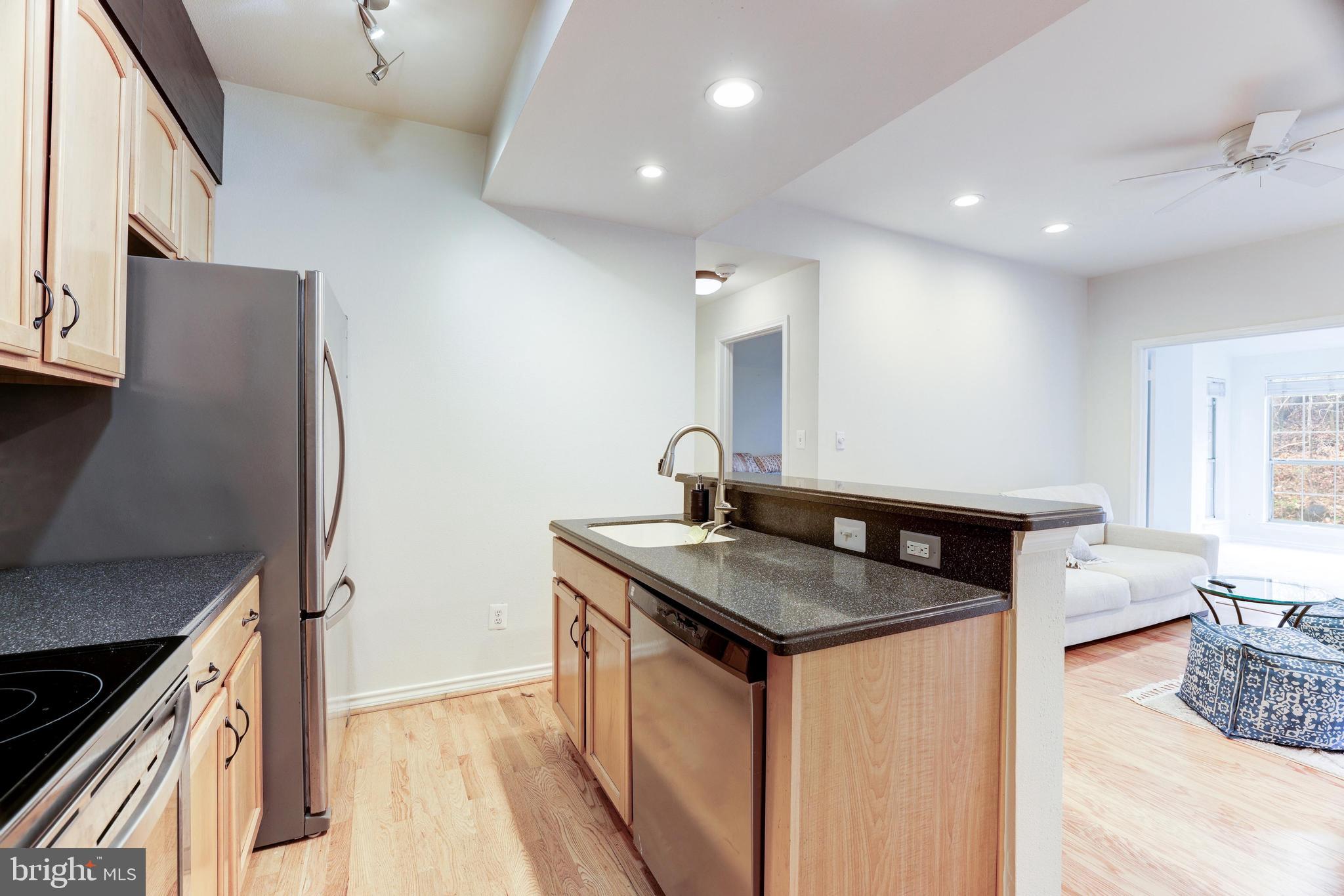 PENDERBROOK SQUARE CONDOMINIUMS - Residential Lease