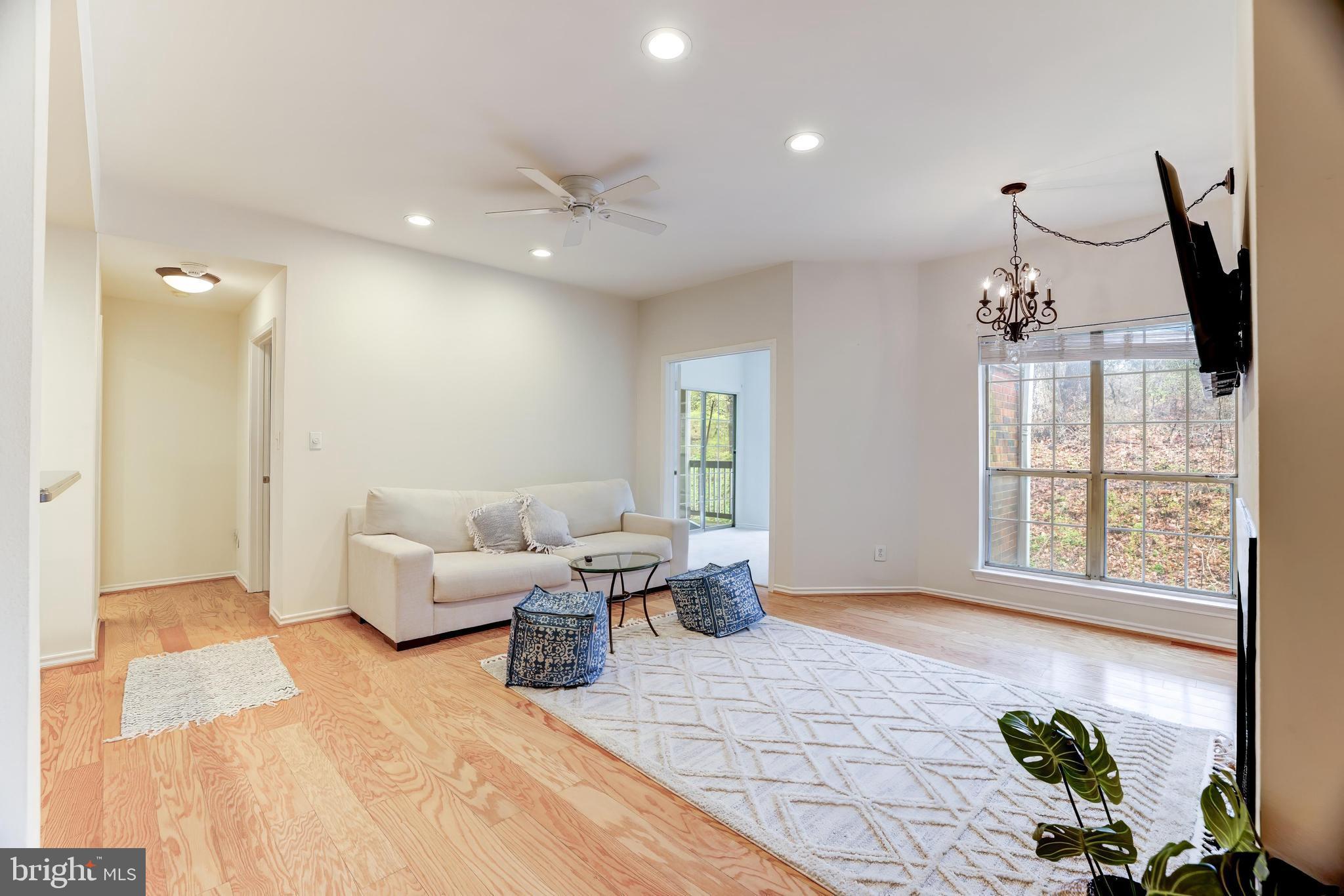 PENDERBROOK SQUARE CONDOMINIUMS - Residential Lease