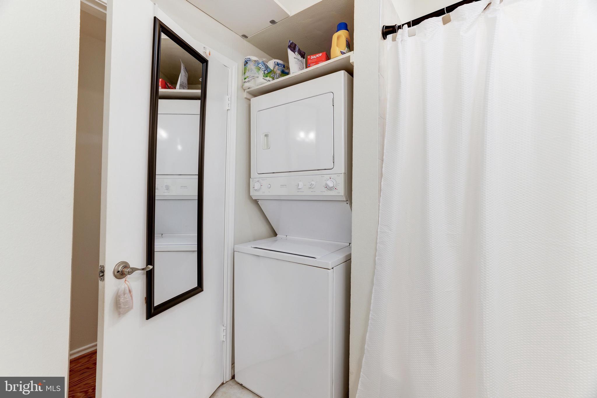 PENDERBROOK SQUARE CONDOMINIUMS - Residential Lease