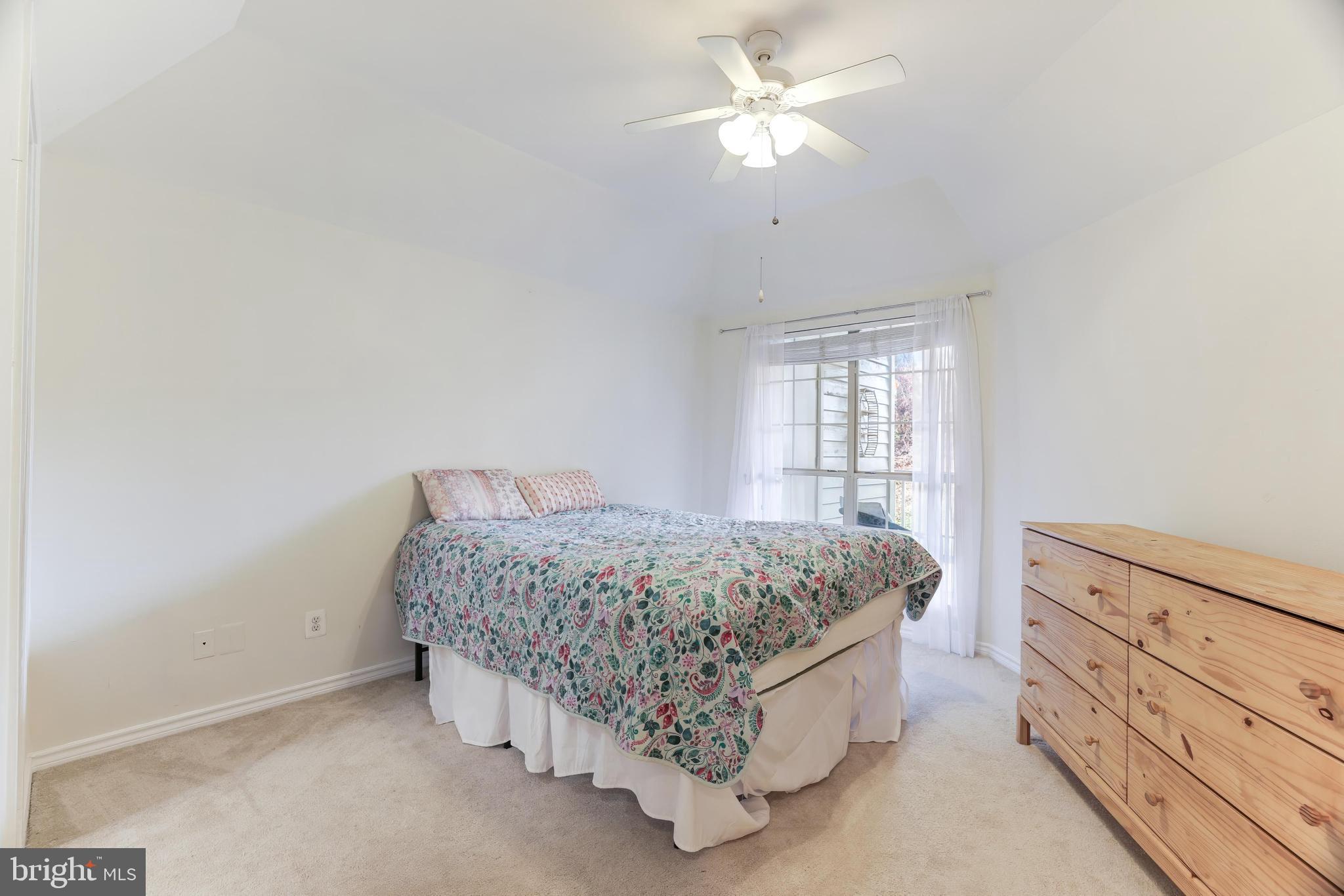 PENDERBROOK SQUARE CONDOMINIUMS - Residential Lease