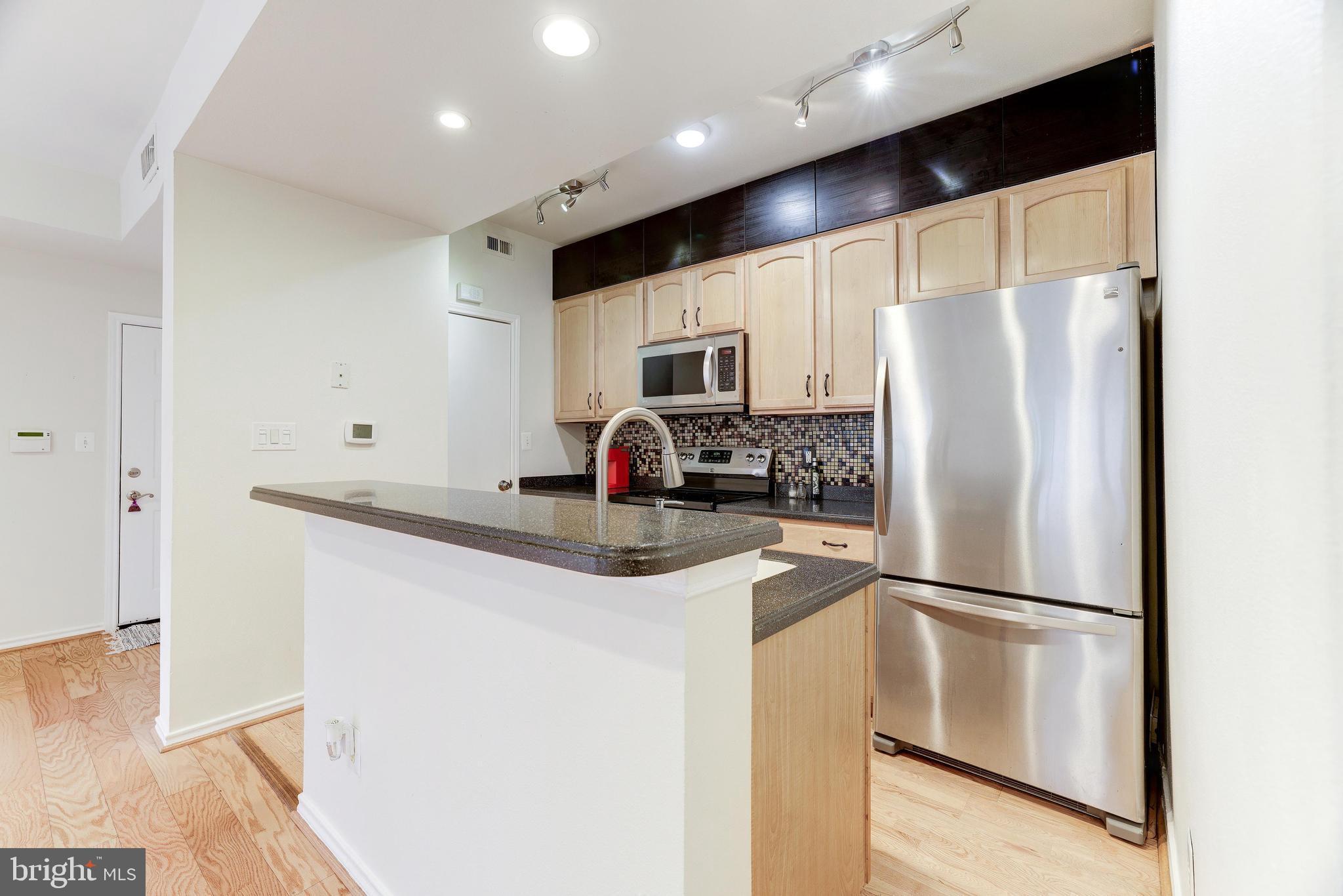 PENDERBROOK SQUARE CONDOMINIUMS - Residential Lease