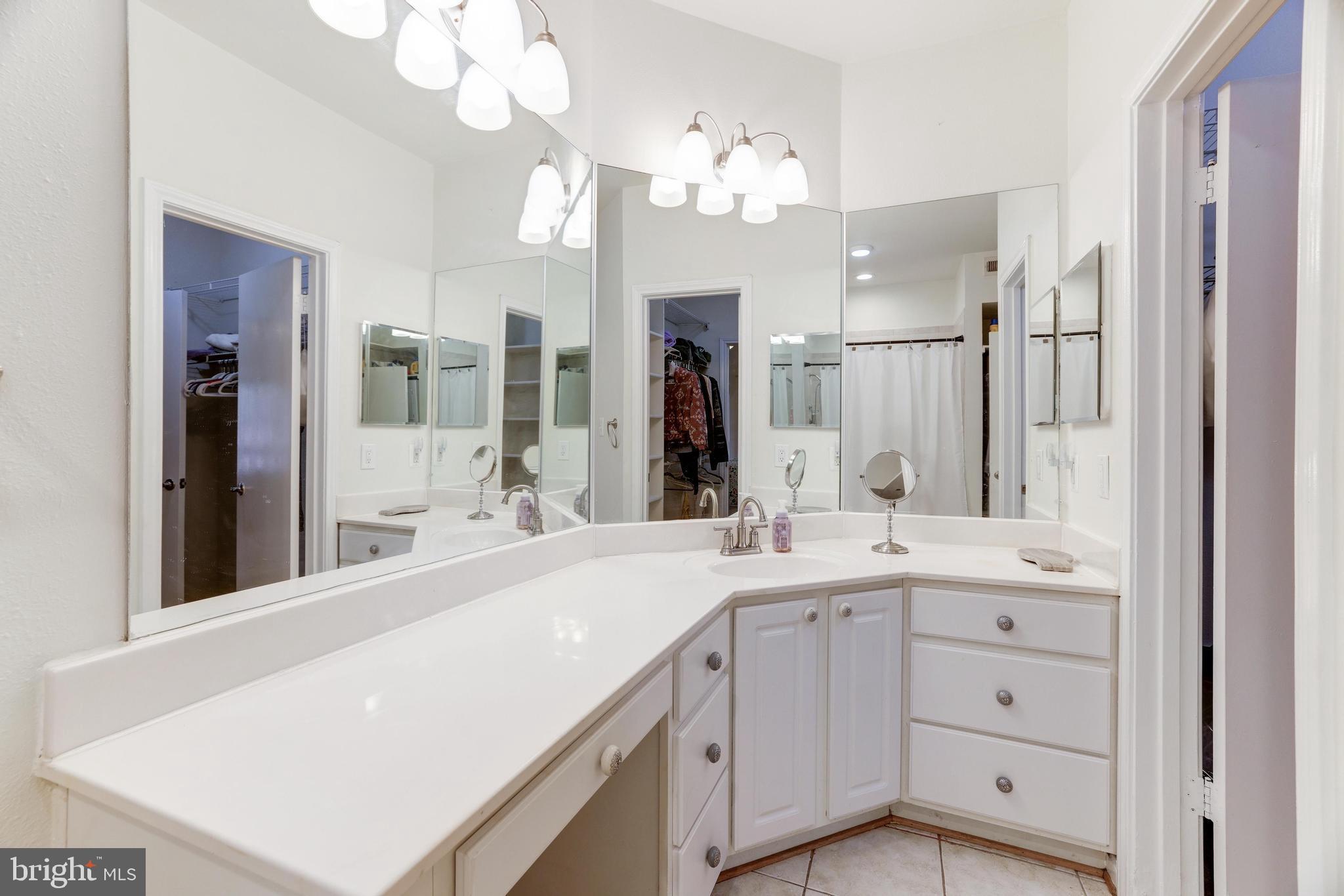 PENDERBROOK SQUARE CONDOMINIUMS - Residential Lease