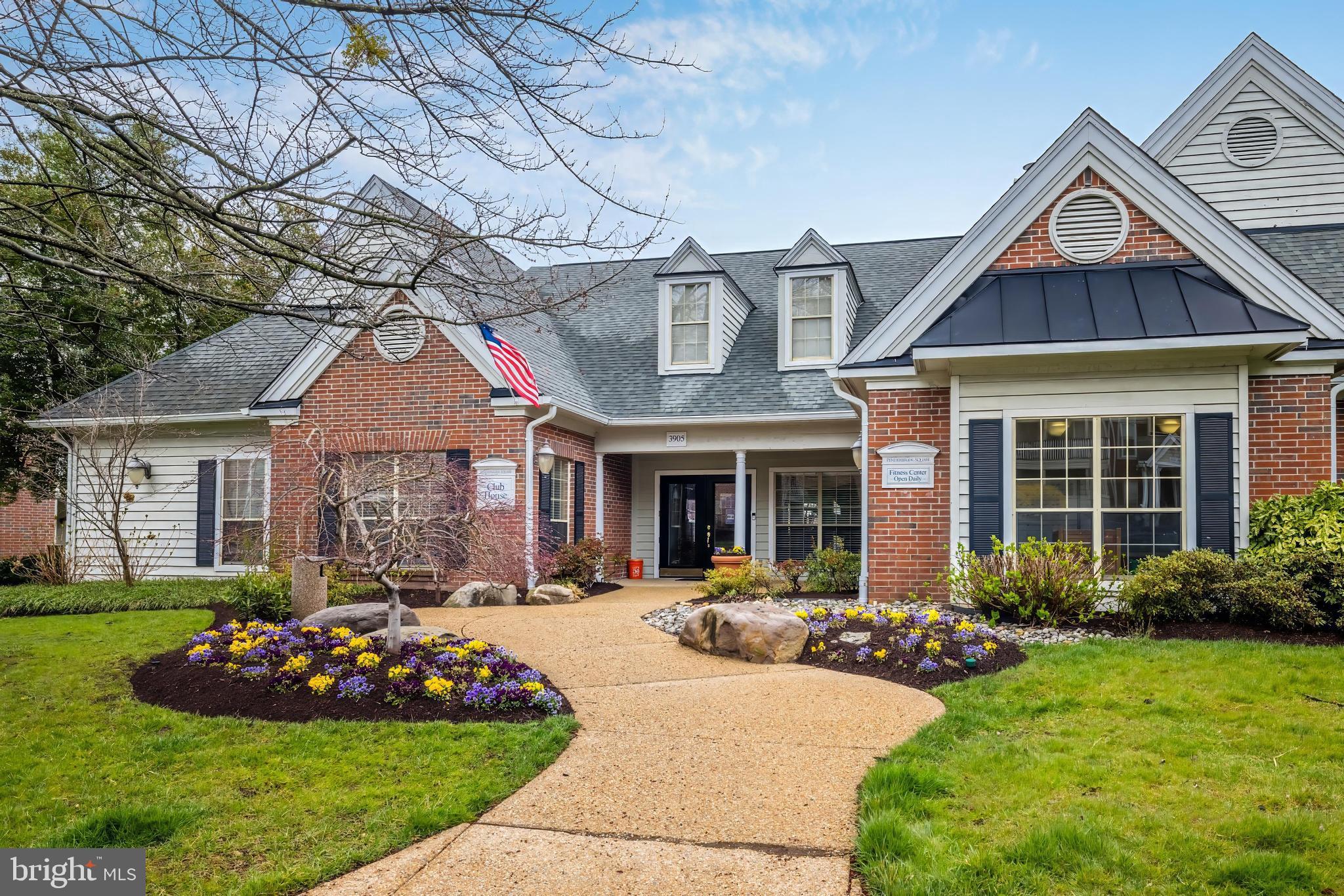 PENDERBROOK SQUARE CONDOMINIUMS - Residential Lease