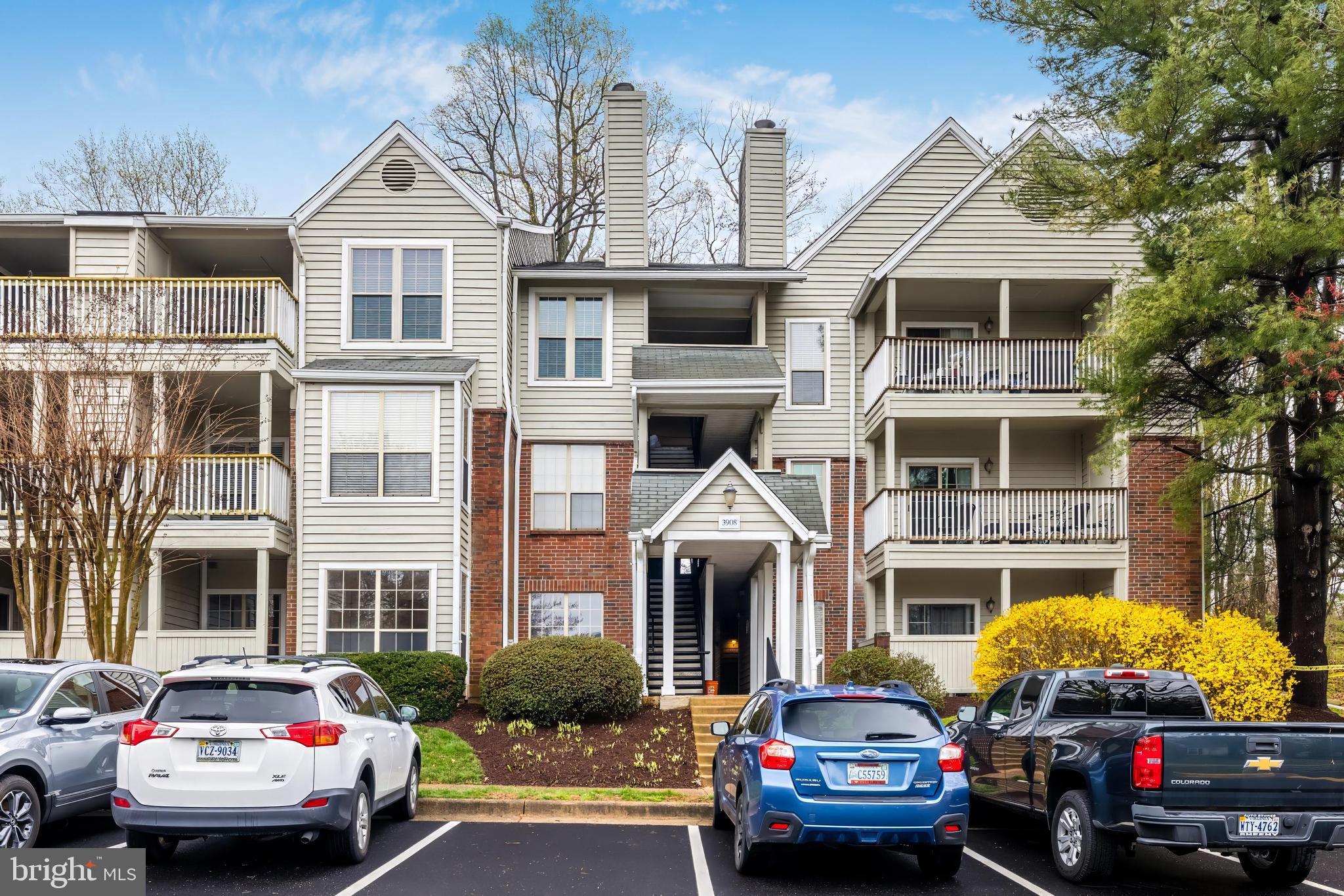 PENDERBROOK SQUARE CONDOMINIUMS - Residential Lease