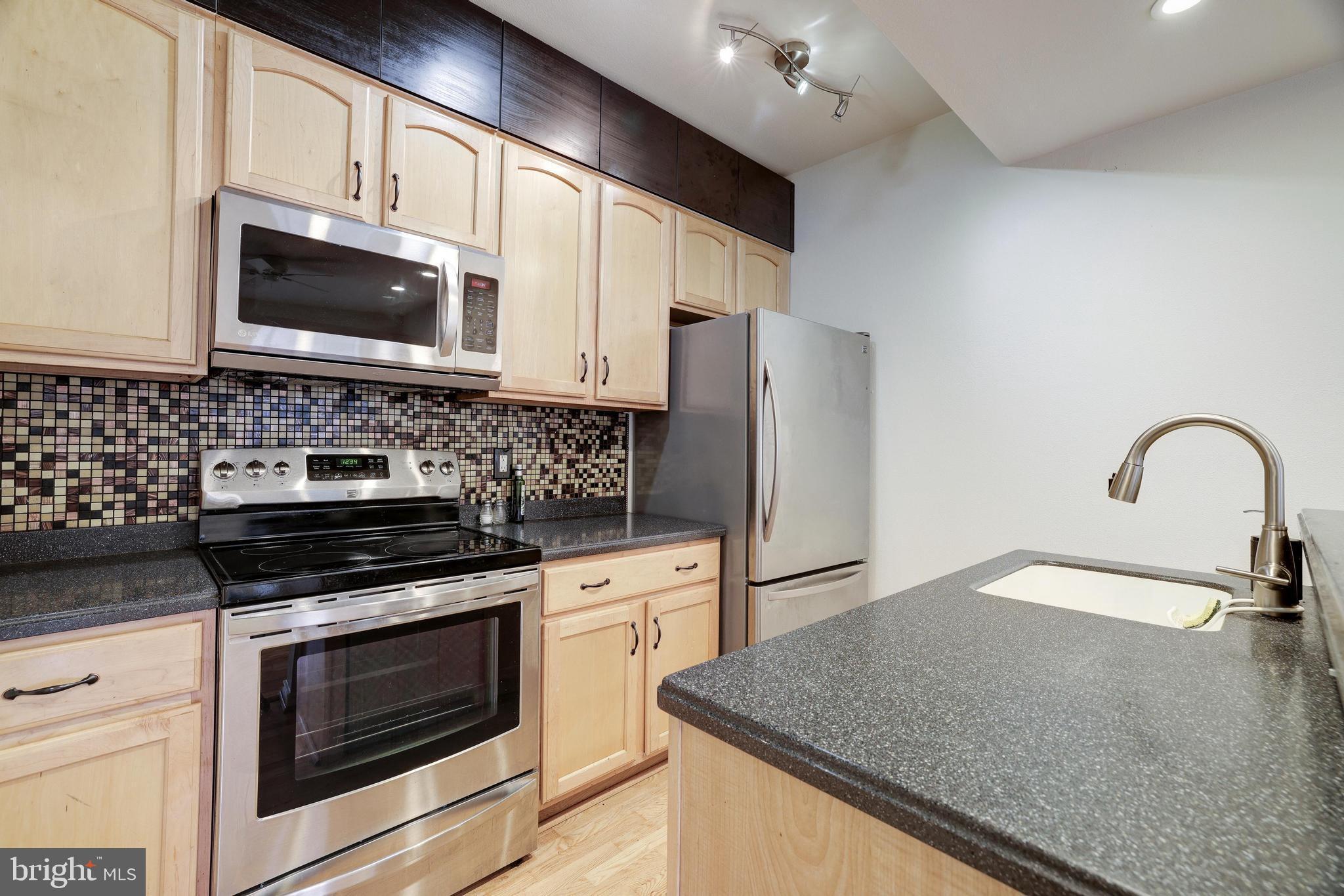 PENDERBROOK SQUARE CONDOMINIUMS - Residential Lease