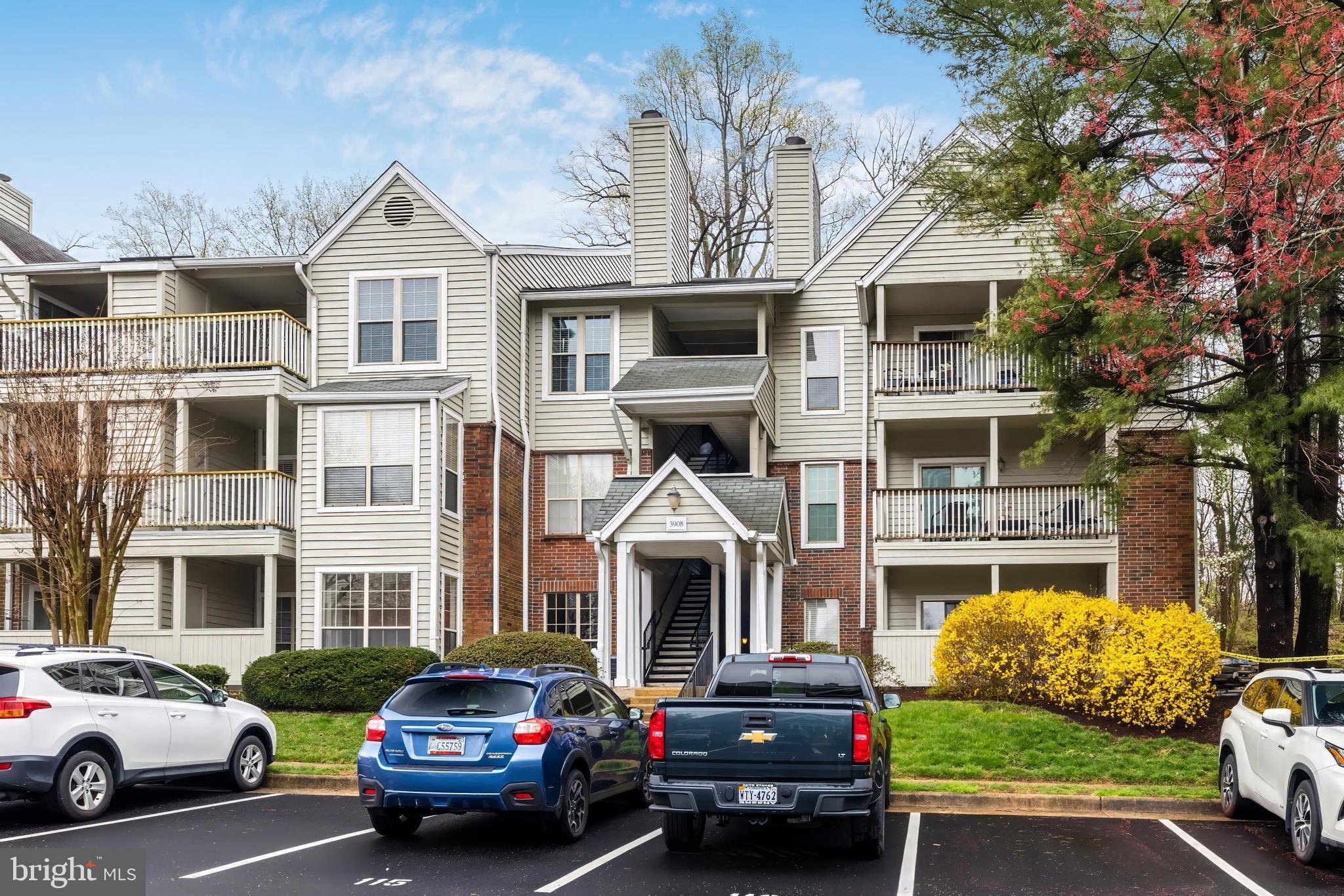 PENDERBROOK SQUARE CONDOMINIUMS - Residential Lease